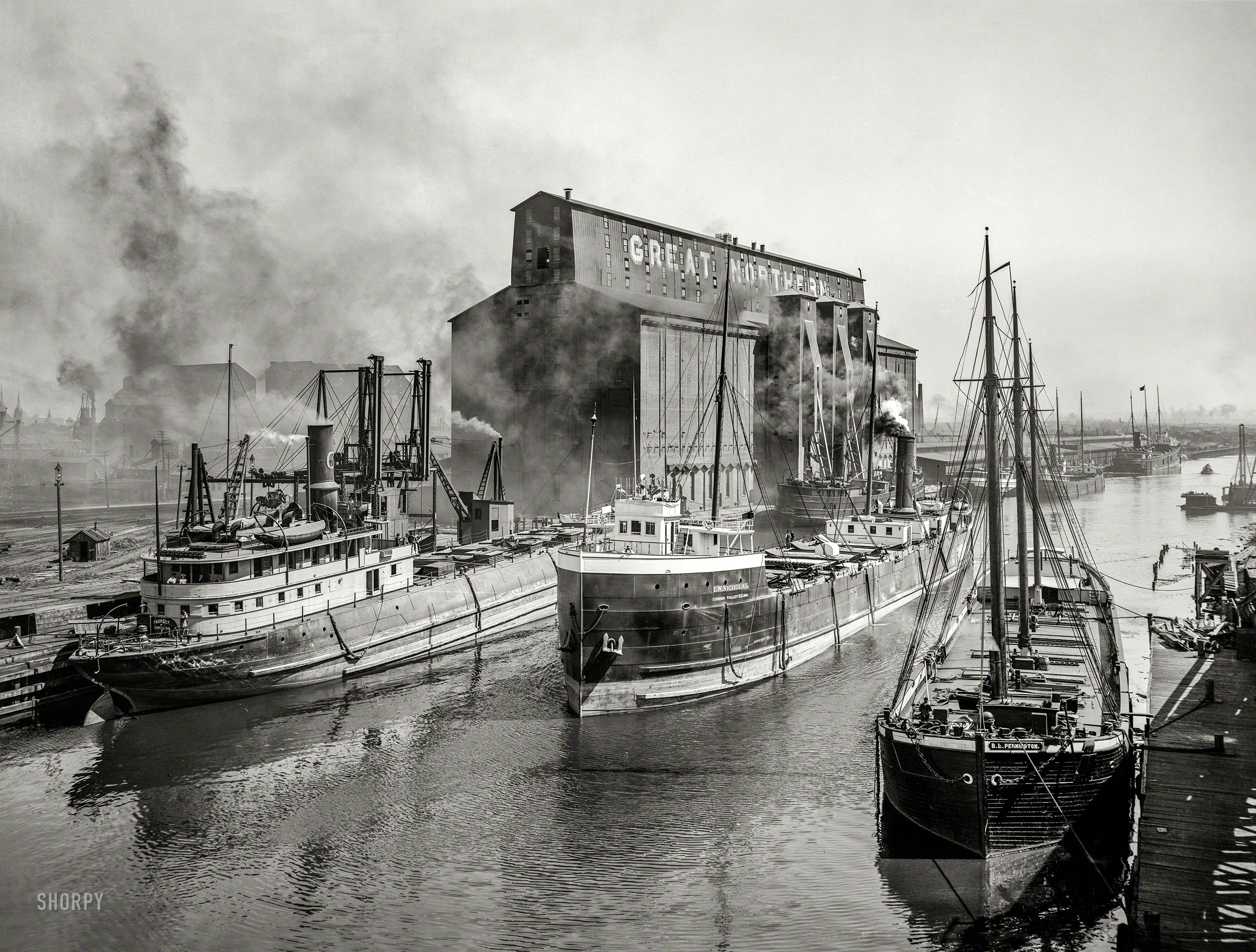 Buffalo, New York, circa 1900. "Great Northern elevator and shipping." The freighters Andaste of Ishpeming, I.W. Nicholas and B.L. Pennington. 8x10 inch dry plate glass negative, Detroit Publishing Company. View full size.