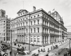 "Philadelphia Post Office." Big-city hustle and bustle circa 1900. Plus: What the well-dressed horse is wearing this season. 8x10 inch glass negative, Detroit Photographic Co. View full size.