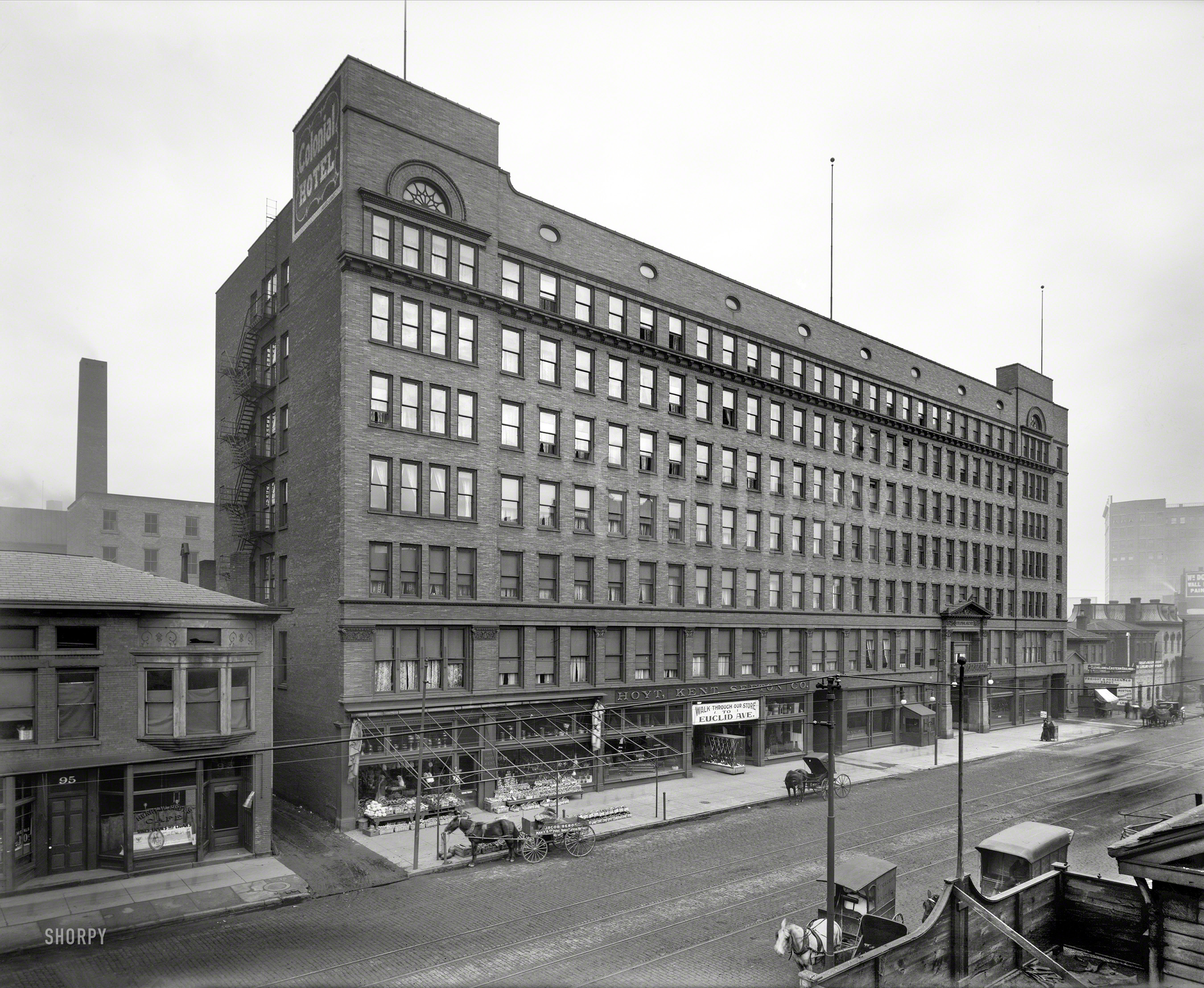 Circa 1900. "Colonial Hotel, Cleveland." Home to the Colonial Arcade. 8x10 inch dry plate glass negative, Detroit Publishing Company. View full size.