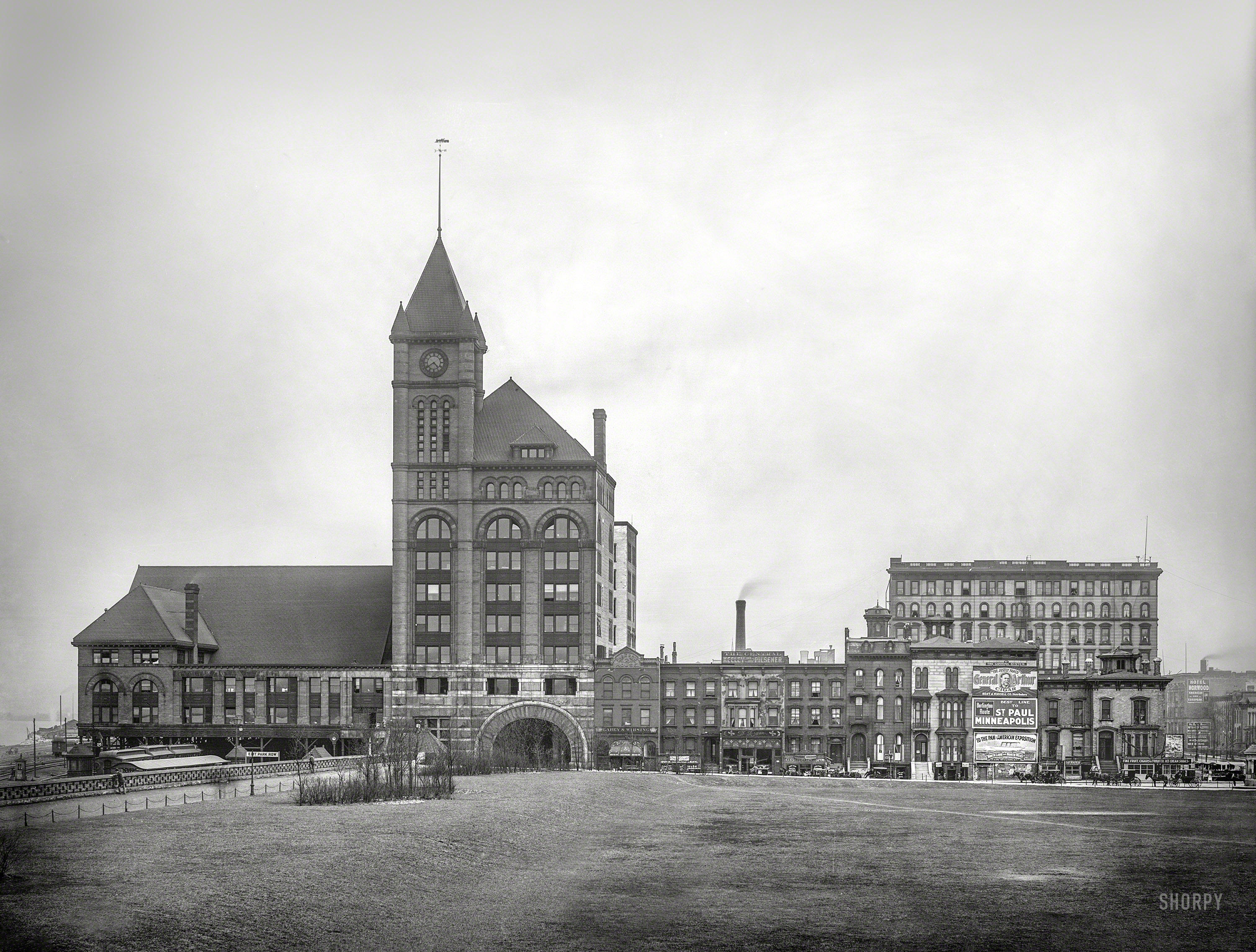 Circa 1901. "Illinois Central Depot, 12th Street and Park Row, Chicago." 8x10 inch dry plate glass negative, Detroit Photographic Company. View full size.