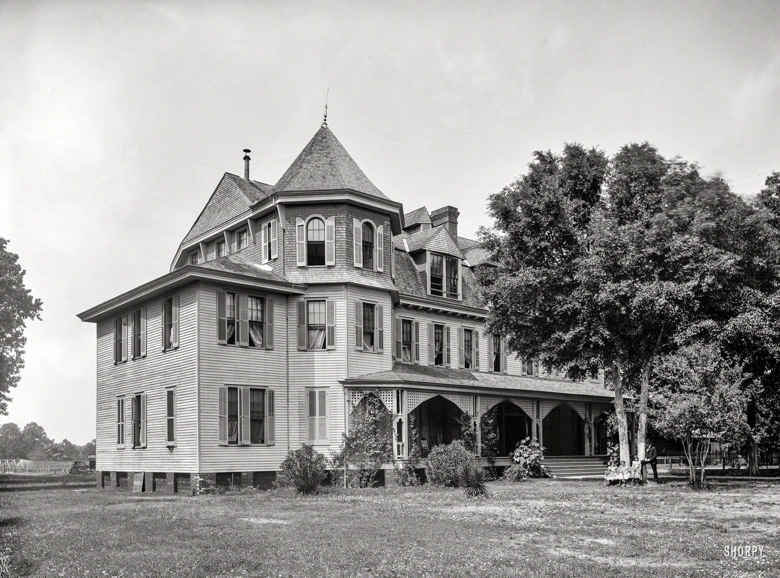 Circa 1900. "Magnolia Hotel, Pass Christian, Mississippi." 8x10 inch dry plate glass negative, Detroit Publishing Company. View full size.