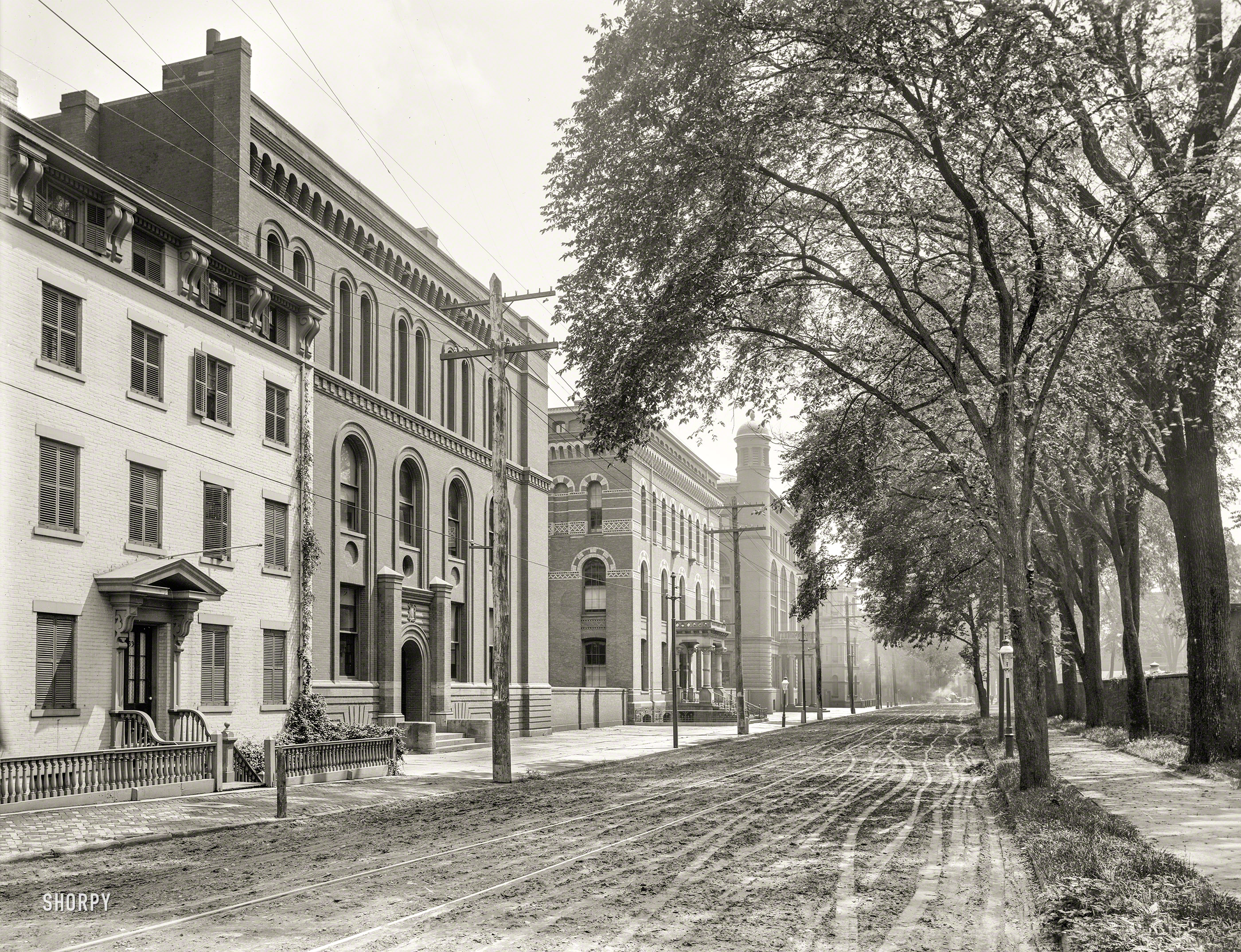 New Haven, Connecticut, circa 1900. "Sheffield Scientific School, Yale College." 8x10 inch dry plate glass negative, Detroit Publishing Company. View full size.