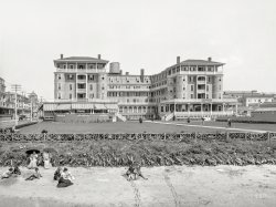 "The Dennis, Atlantic City, 1901." Decades before The Donald came to town. 8x10 inch dry plate glass negative, Detroit Publishing Company. View full size.