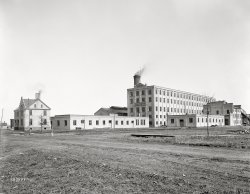 Alma, Michigan, circa 1901. "Alma Sugar Co. factory." An early manifestation of the state's sugarbeet boom. 8x10 inch glass negative, Detroit Photographic Company. View full size.