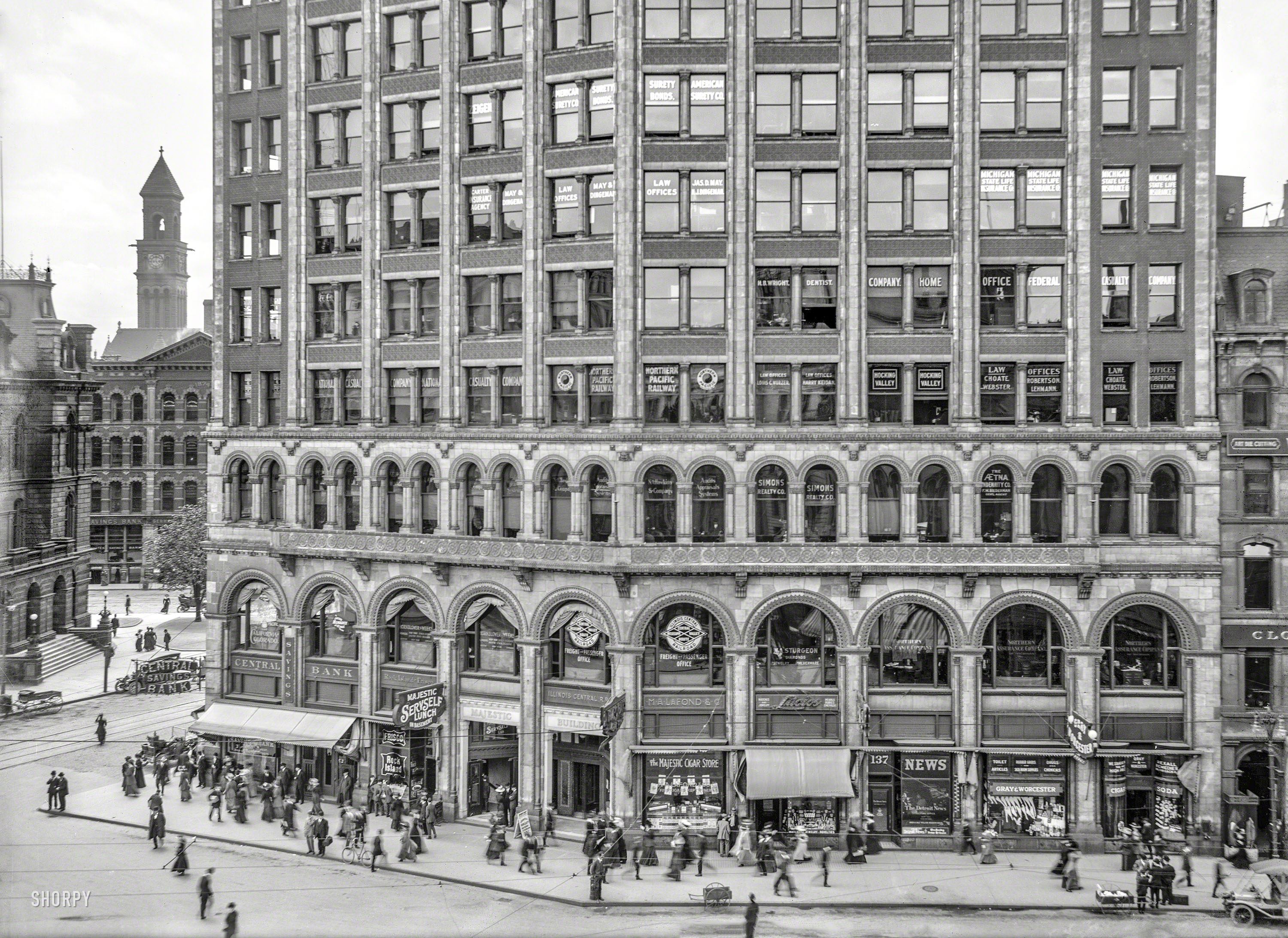 1909. "Majestic Building from Detroit Opera House." With "ServSelf Lunch in Basement." 8x10 inch glass negative, Detroit Publishing Co. View full size.