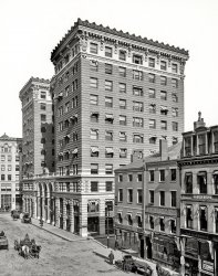 Boston circa 1906. "Board of Trade, Broad Street." Now the Boston Oakwood apartments. 8x10 inch glass negative, Detroit Publishing Co. View full size.