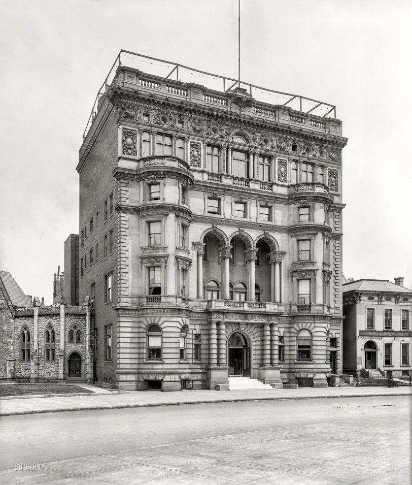 Indianapolis circa 1904. "Columbia Club on Monument Circle." Built out to the lot line. 8x10 inch dry plate glass negative, Detroit Publishing Co. View full size.

