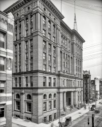 Circa 1904. "The Philadelphia Bourse, Fourth and Ranstead streets." Our second look at this imposing structure. 8x10 inch dry plate glass negative. View full size.
