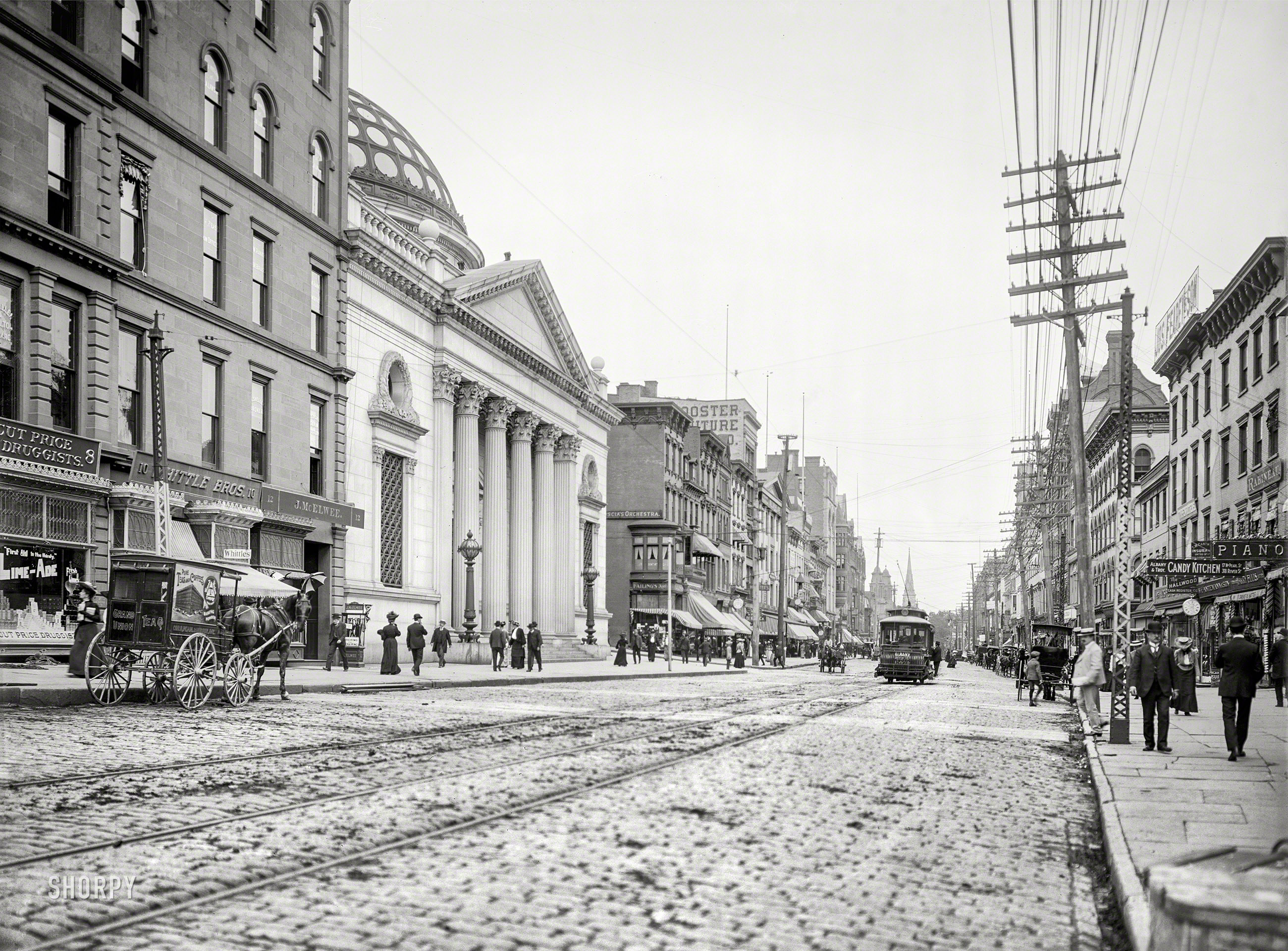 Albany, New York, circa 1904. "Pearl Street north from State Street." 8x10 inch dry plate glass negative, Detroit Publishing Company. View full size.