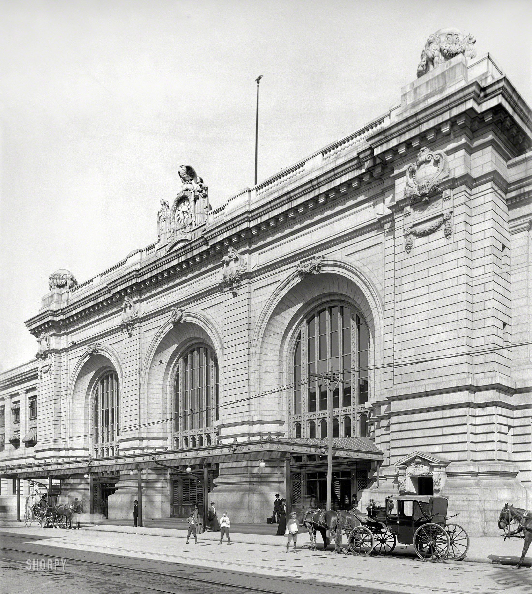 Circa 1906. "Entrance, N.Y.C. & H.R. R.R. station, Albany, New York." The Beaux-Arts depot of the New York Central & Hudson River Railroad, also known as Albany Union Station. 8x10 inch dry plate glass negative. View full size.