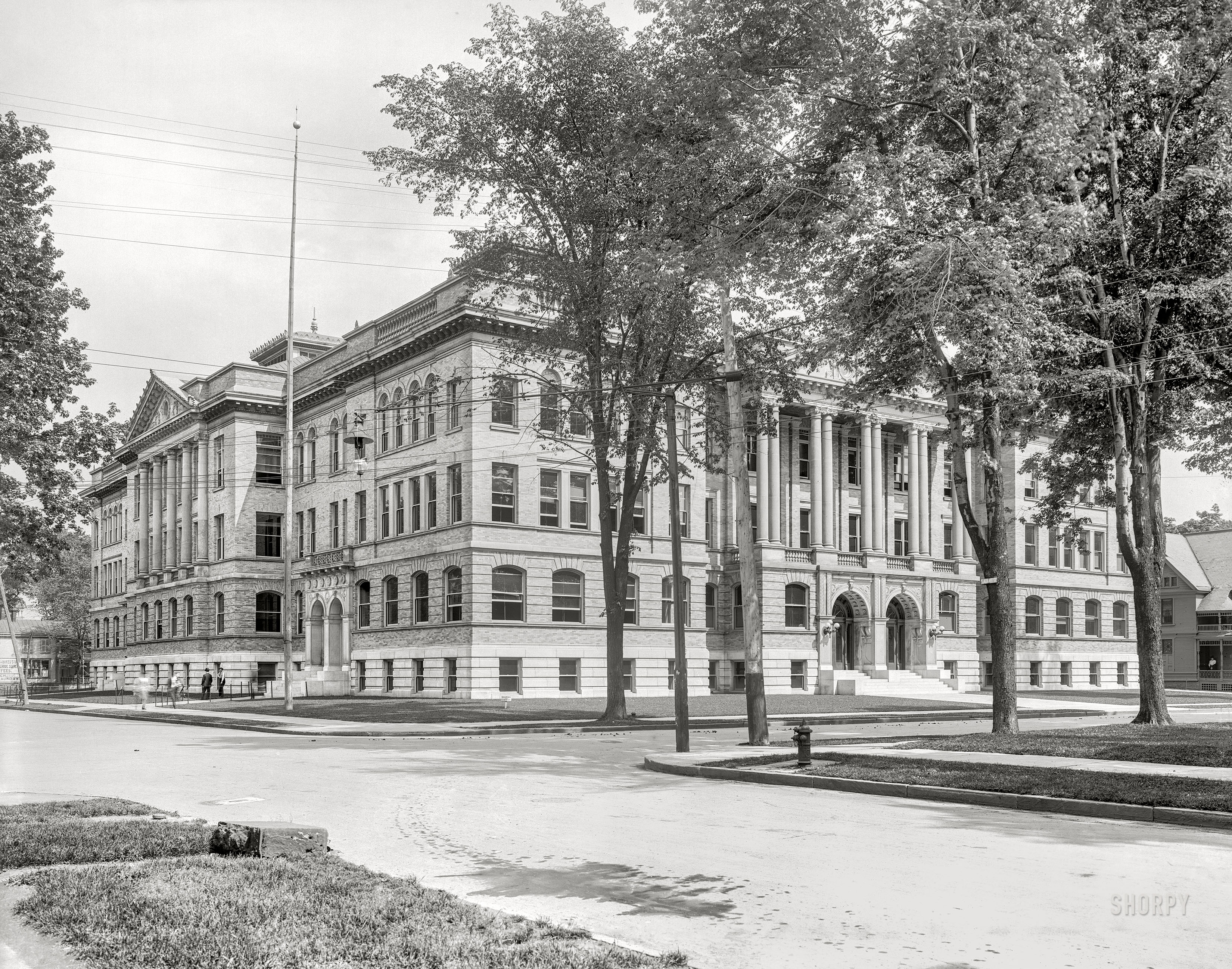 Syracuse, New York, 1904. "Central Technical High School, Warren and Adams streets." 8x10 inch dry plate glass negative, Detroit Photographic Company. View full size.