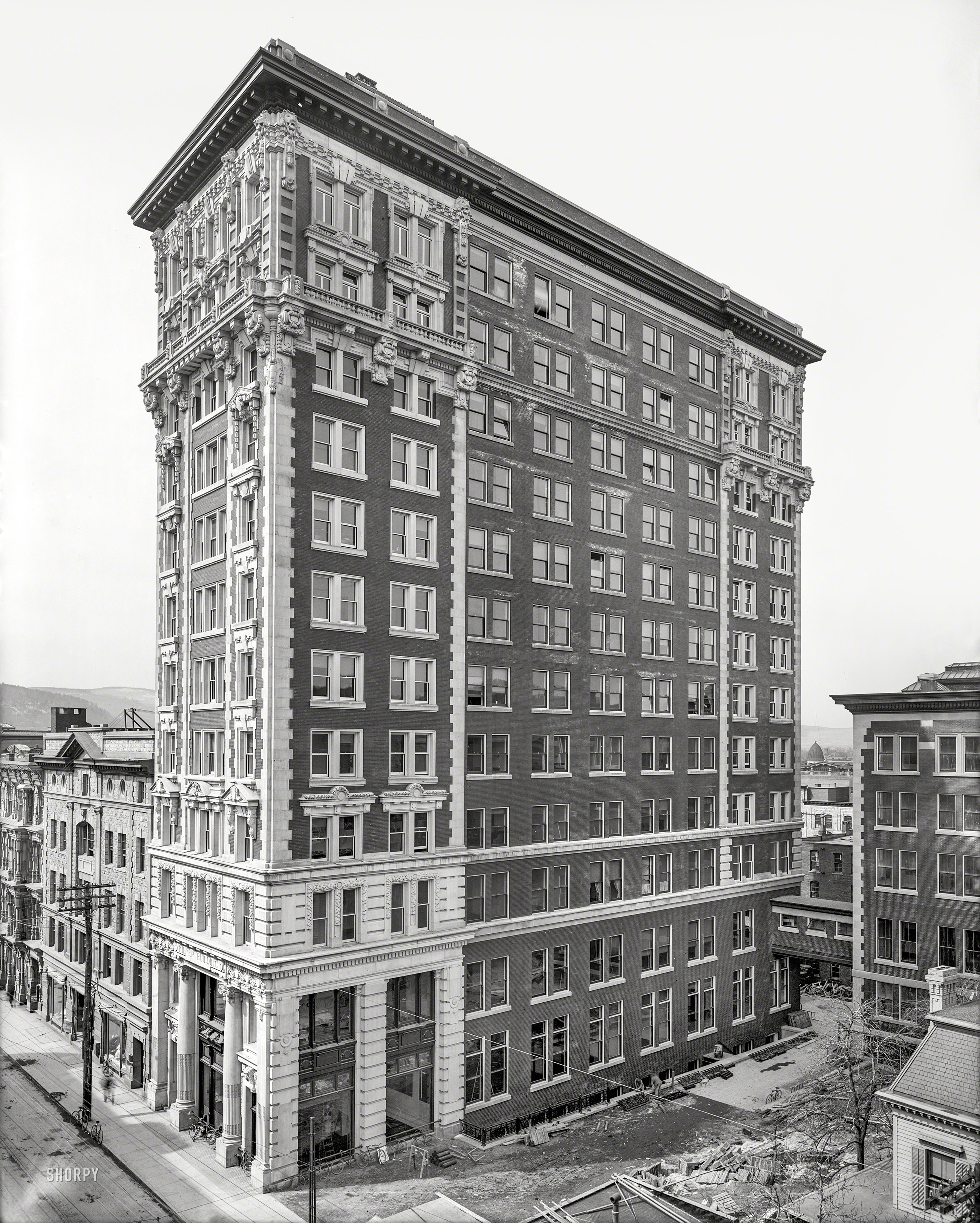Binghamton, New York, circa 1905. "Kilmer Building, Chenango Street." Also known as the Press Building, this was headquarters of patent-medicine magnate Willis Kilmer's newspaper. 8x10 inch glass negative. View full size.

