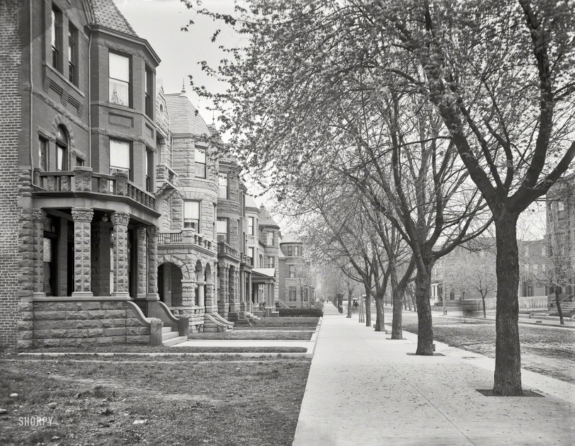 Circa 1905. "Franklin Street -- Richmond, Virginia." 8x10 inch dry plate glass negative, Detroit Publishing Company. View full size.
