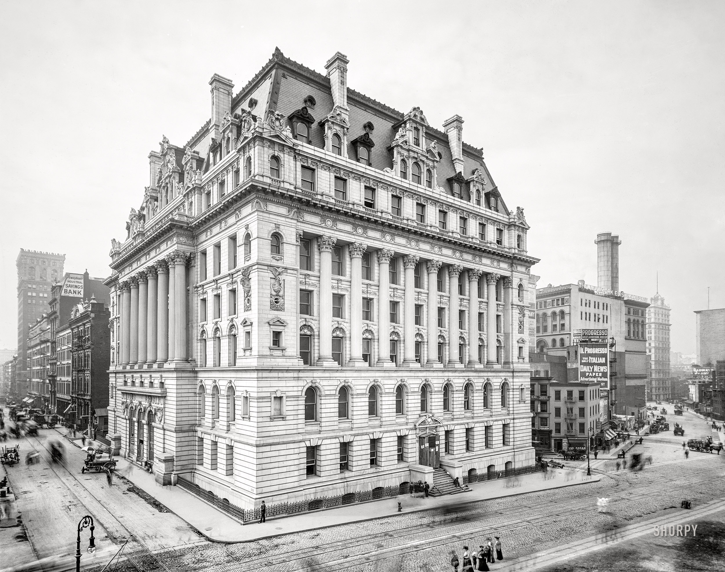 New York, 1905. "Hall of Records (Surrogate's Courthouse), Chambers and Centre streets." The building two years prior to its completion, minus many of the statues that can be seen in this later view from 1910. 8x10 inch glass negative, Detroit Publishing Company. View full size.