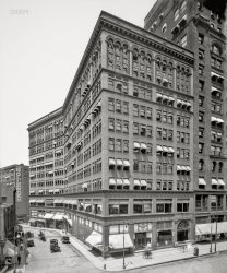 1905. "Garfield Building, Cleveland, O." Completed in 1893, it still stands at the corner of Euclid and Sixth. 8x10 inch glass negative, Detroit Publishing Company. View full size.