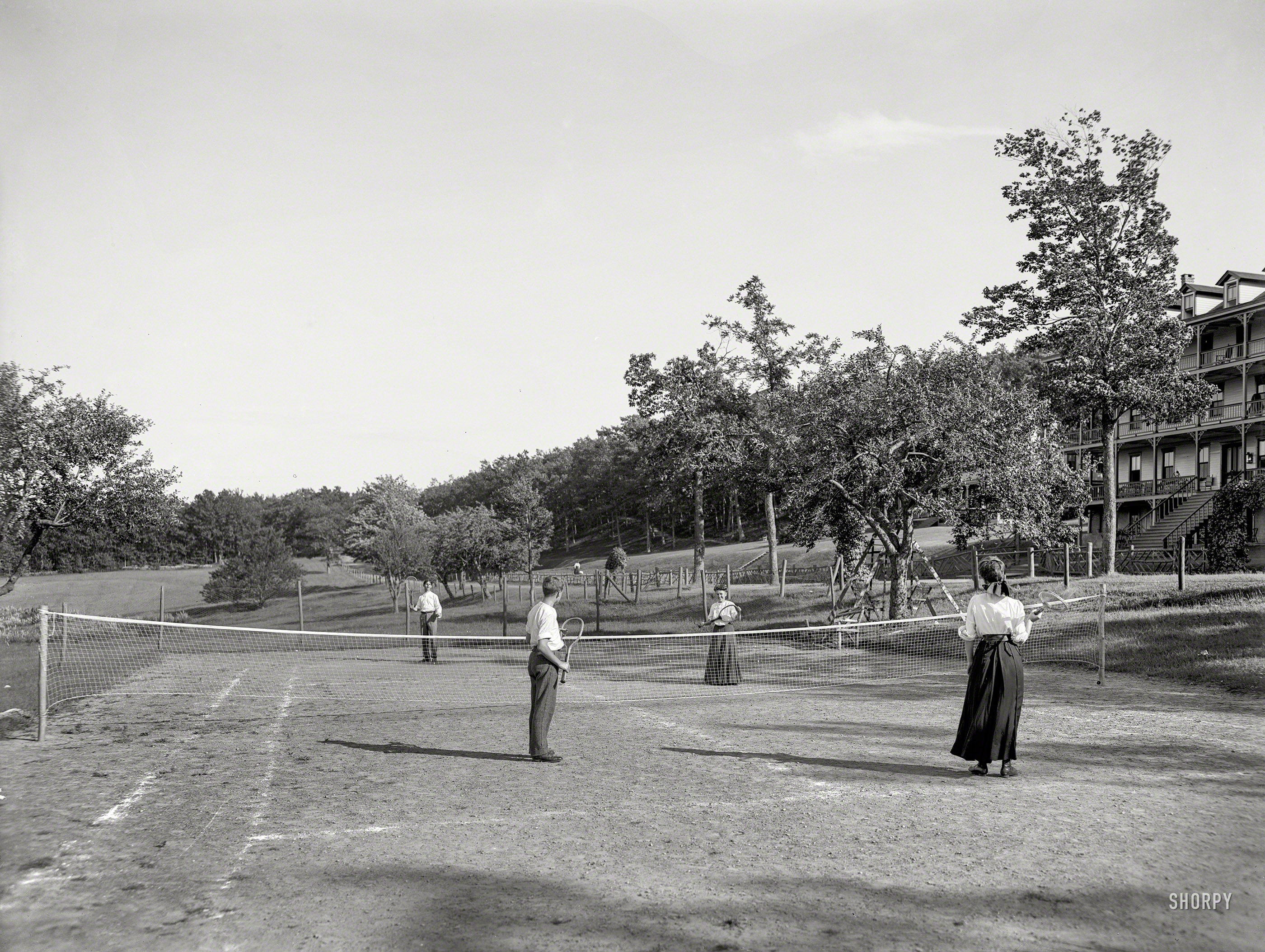 Mount Pocono, Pennsylvania, circa 1905. "Lawn tennis courts, Pocono Mountain House." 8x10 inch glass negative, Detroit Publishing Company. View full size.