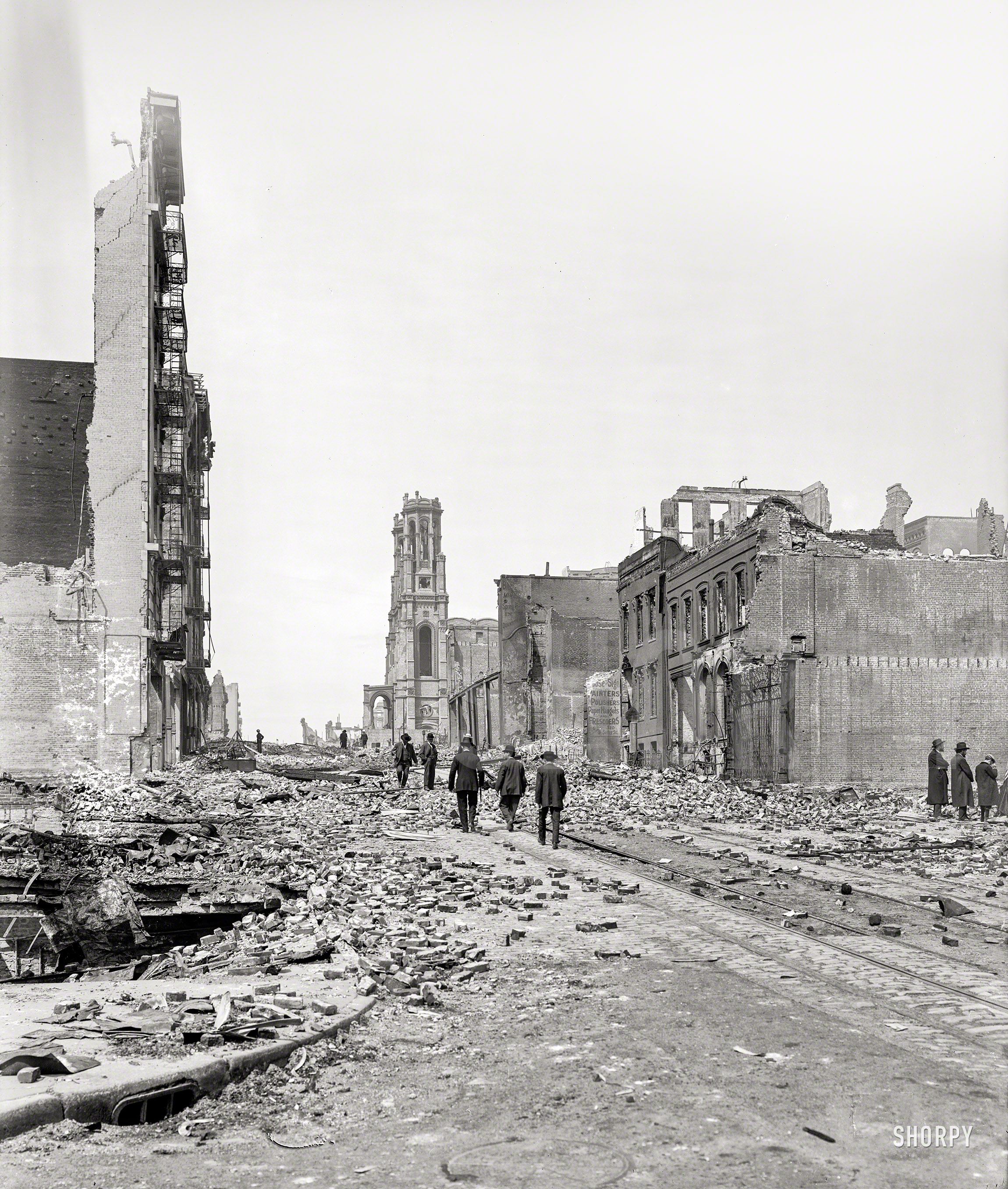 "Up Sutter Street from Grant Avenue." Aftermath of the April 18, 1906, earthquake and fire that reduced much of San Francisco to rubble. At center, the ruins of Sutter Street Synagogue. 8x10 inch dry plate glass negative. View full size.