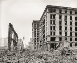 "Looking up Post Street from Kearney." Aftermath of the April 18, 1906, San Francisco earthquake and fire. 8x10 inch glass negative. View full size.