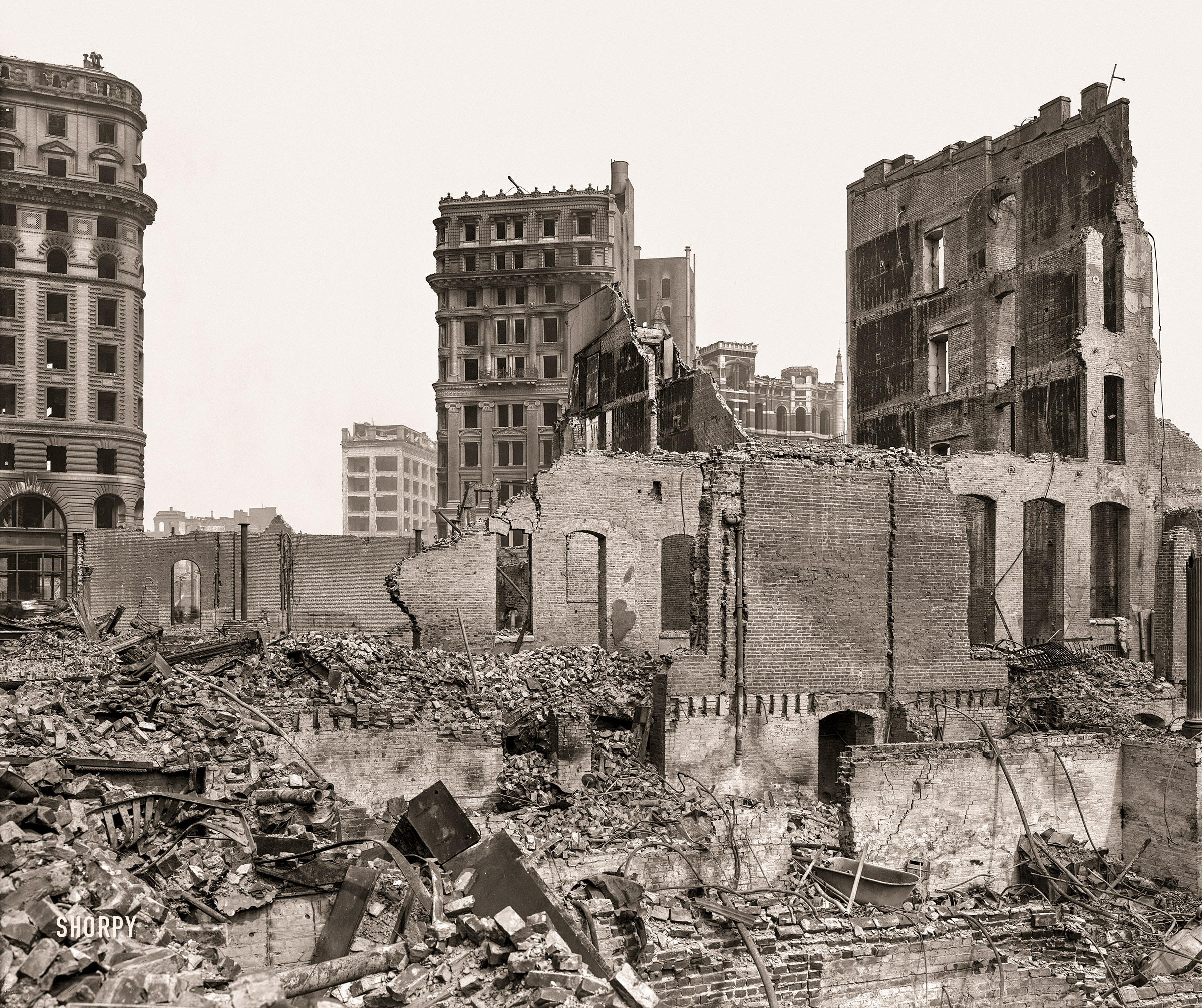 "Ruins of Pettibone Bros., New Montgomery Street." San Francisco in the aftermath of the earthquake and fire of April 18, 1906. 8x10 inch glass negative. View full size.