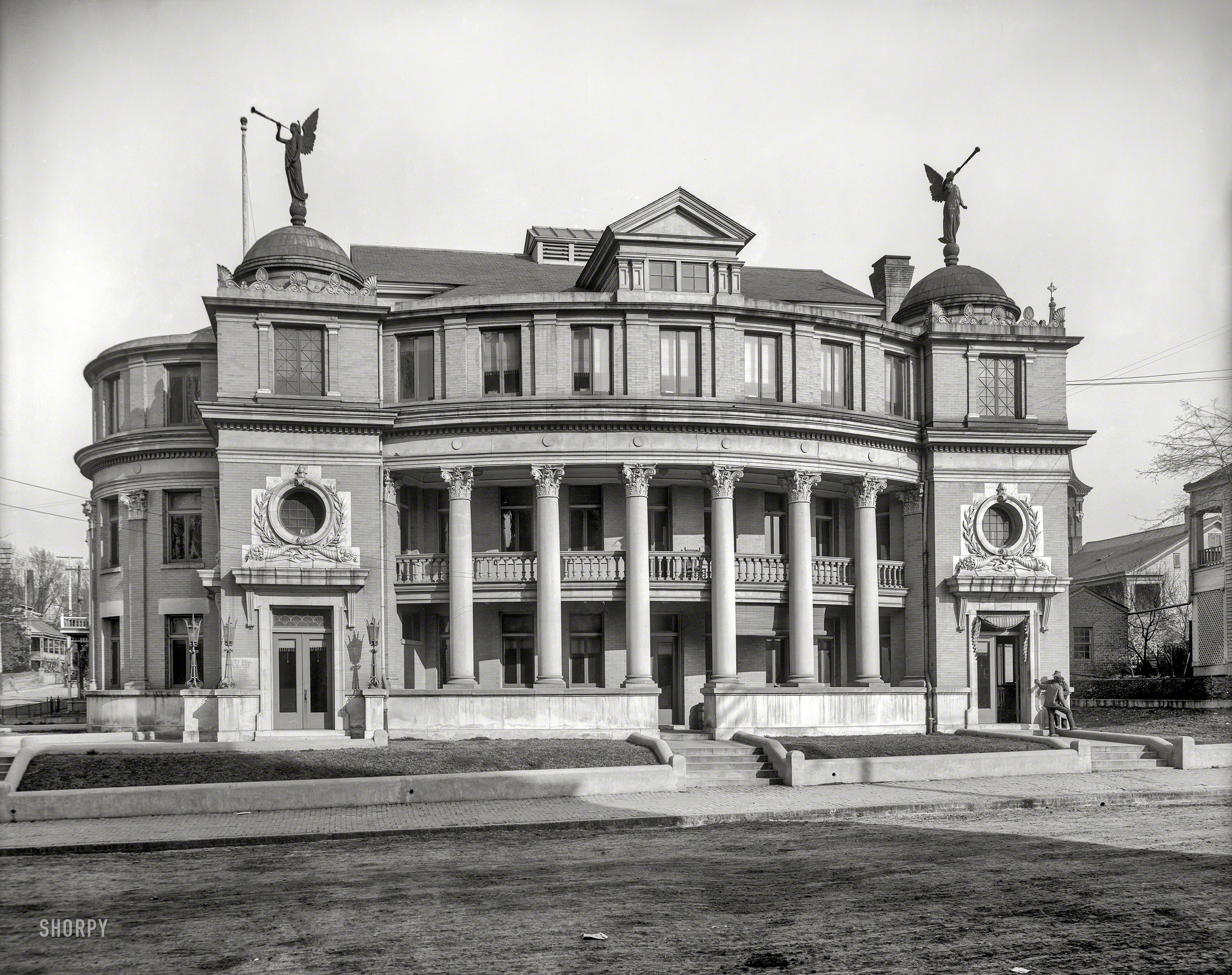 1906. "City Hall -- Vicksburg, Mississippi." The building still stands, although the angels have flown. 8x10 inch dry plate glass negative, Detroit Publishing Company. View full size.