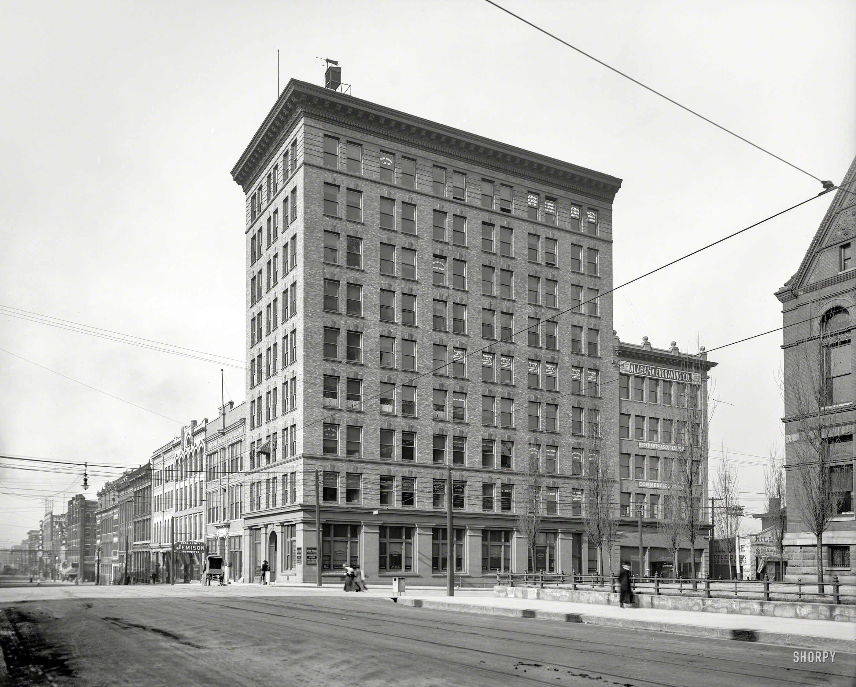 Birmingham, Alabama, circa 1906. "Title Guarantee Land and Trust Building." Completed in 1903, the structure still stands at Third Avenue and 21st Street. 8x10 inch dry plate glass negative, Detroit Publishing Company. View full size.