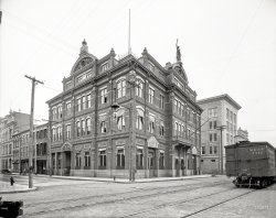 Mobile, Alabama, circa 1906. "Cotton Exchange." A building with beaucoup bling -- note the crown-topped bale signifying you-know-what. View full size.