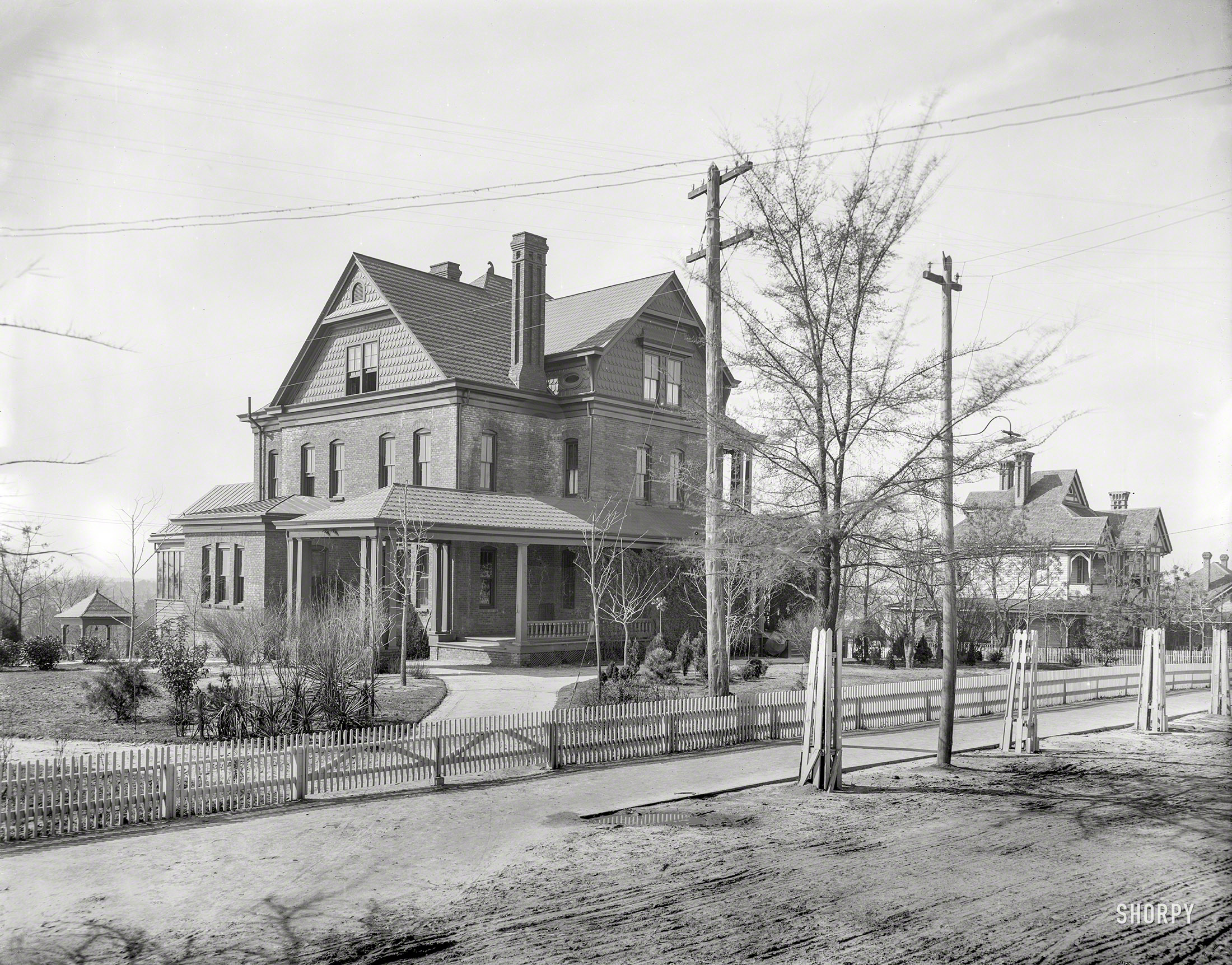 Circa 1906. "Residence of Booker T. Washington, Tuskegee Institute, Alabama." Detroit Publishing Company glass negative, Library of Congress. View full size.