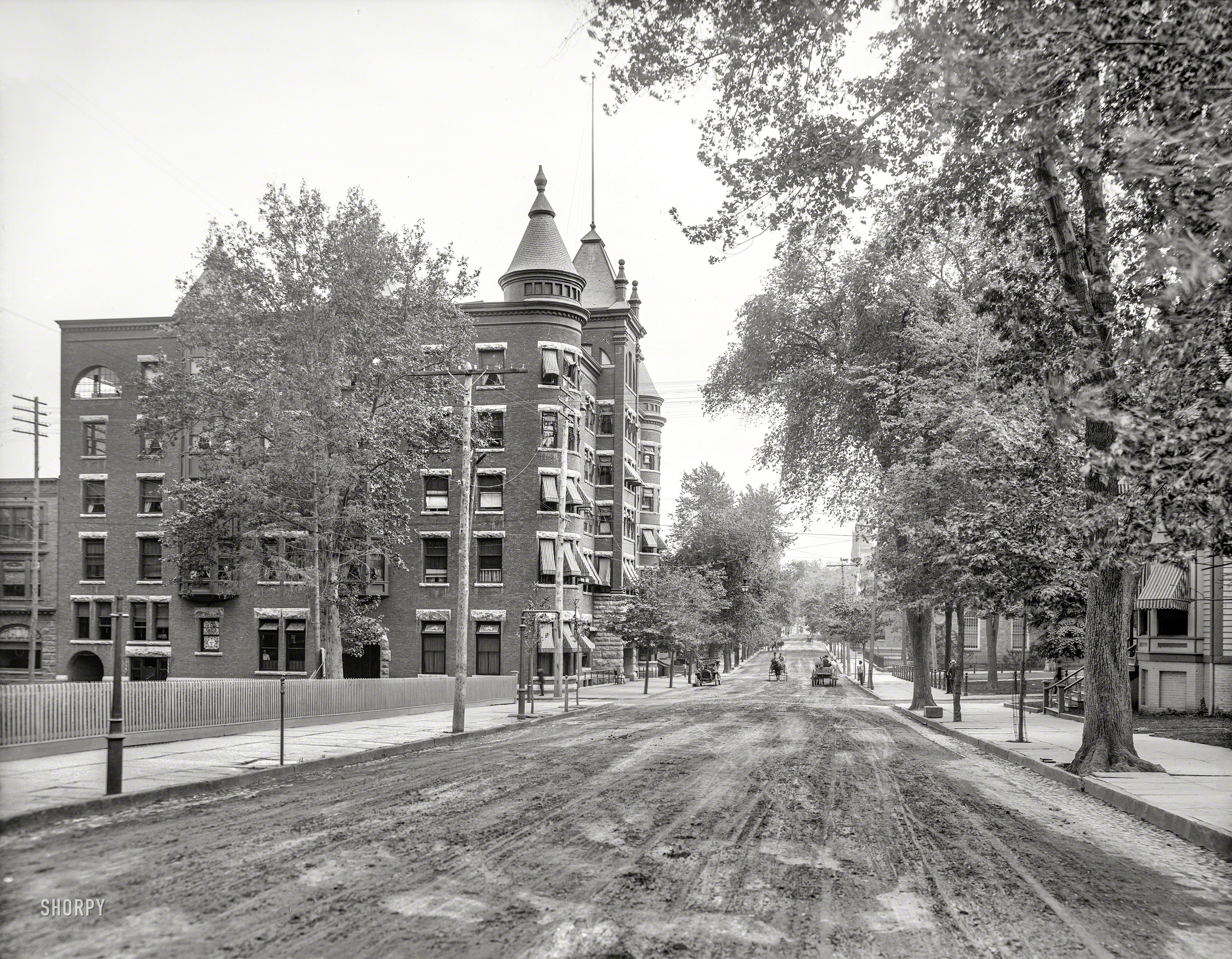 Newburgh, New York, circa 1906. "Palatine Hotel and Grant Street." 8x10 inch dry plate glass negative, Detroit Publishing Company. View full size.