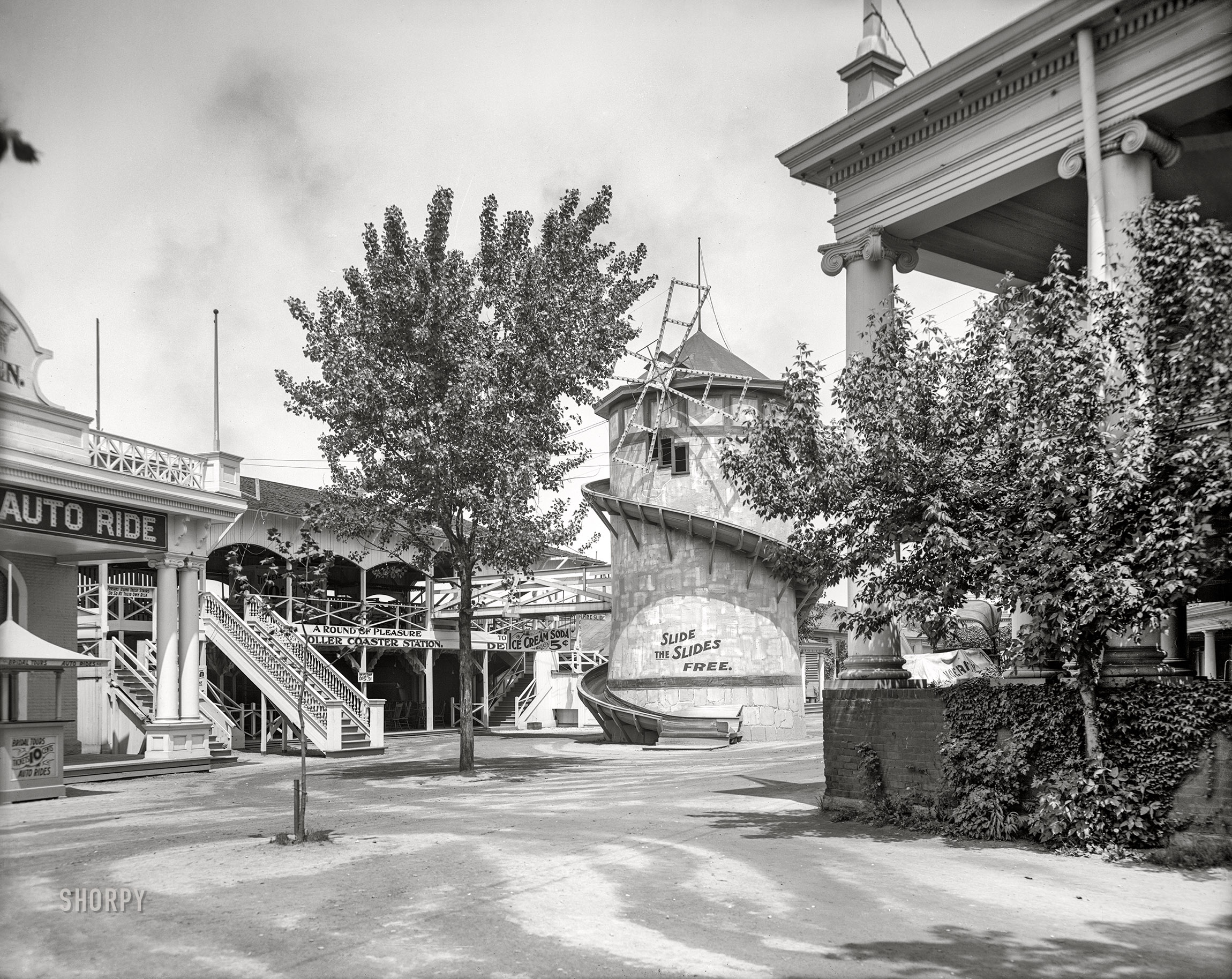 Cincinnati, Ohio, circa 1906. "View in Chester Park." Bridal Tours and Auto Rides, 10 cents. Slide the Slides for free! 8x10 inch glass negative, Detroit Publishing Company. View full size.