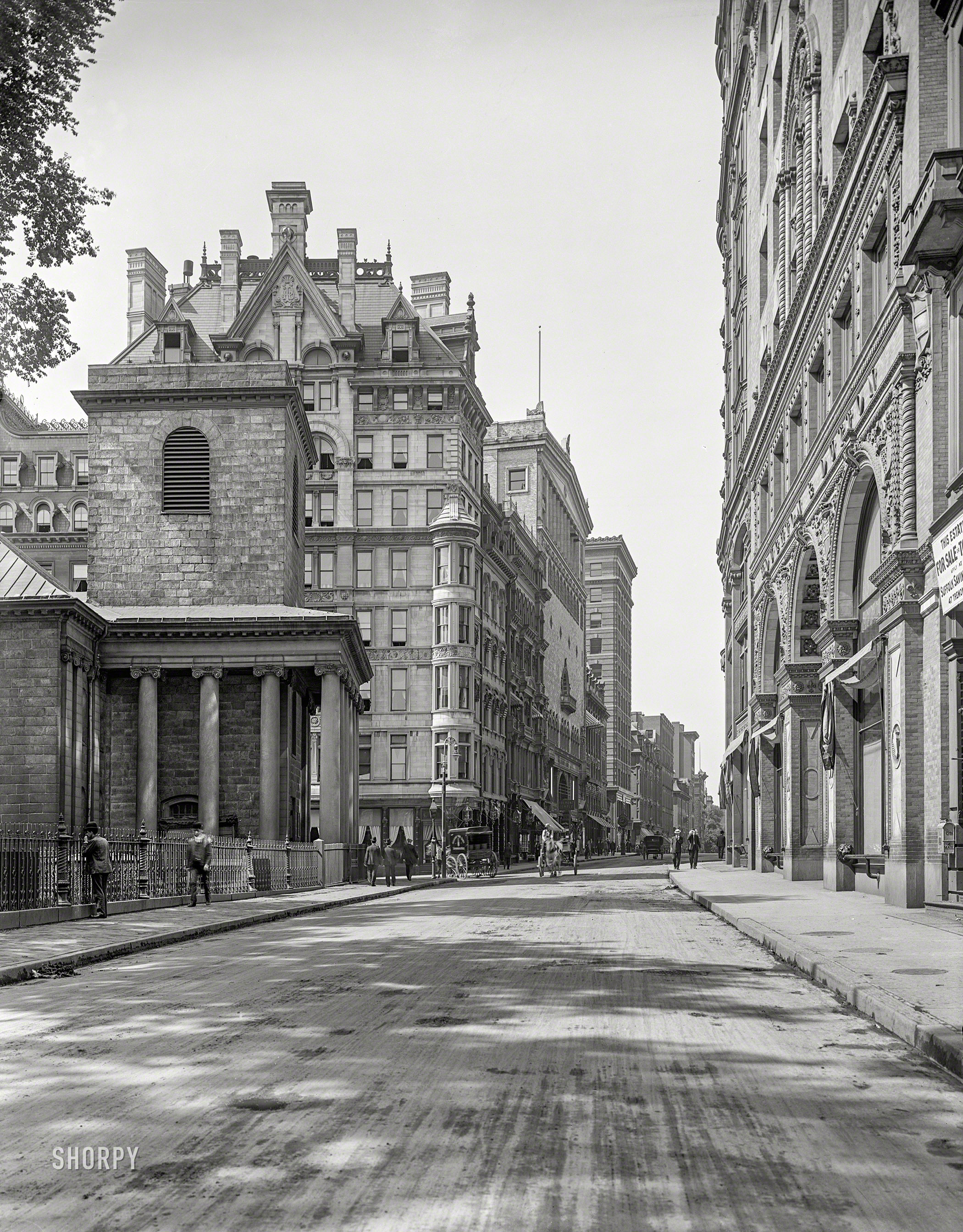 Boston, Massachusetts, circa 1906. "Tremont Street looking south -- King's Chapel and Tremont Temple." 8x10 inch glass negative, Detroit Publishing Company. View full size.