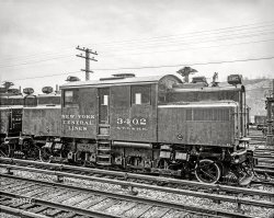 Circa 1907. "Electric locomotive, New York Central & Hudson River R.R." 8x10 inch dry plate glass negative, Detroit Publishing Company. View full size.