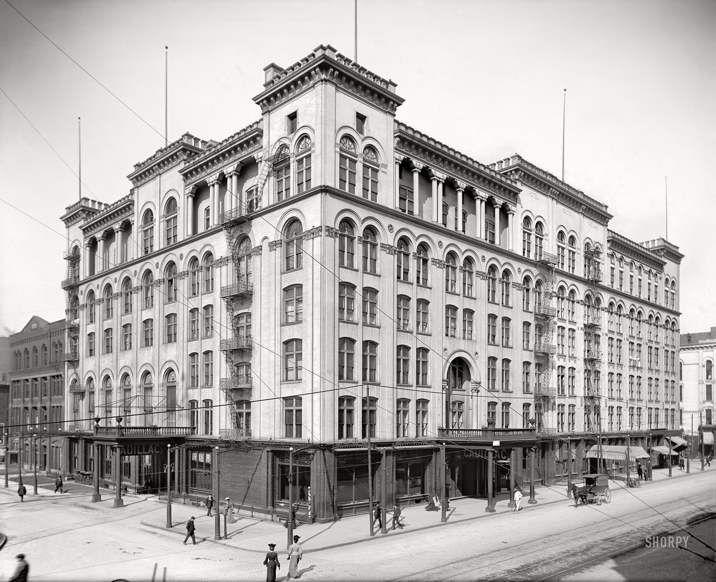 Detroit circa 1906. "Hotel Cadillac, Washington Boulevard." Last seen here, with a different cast of characters. 8x10 inch dry plate glass negative, Detroit Publishing Co. View full size.