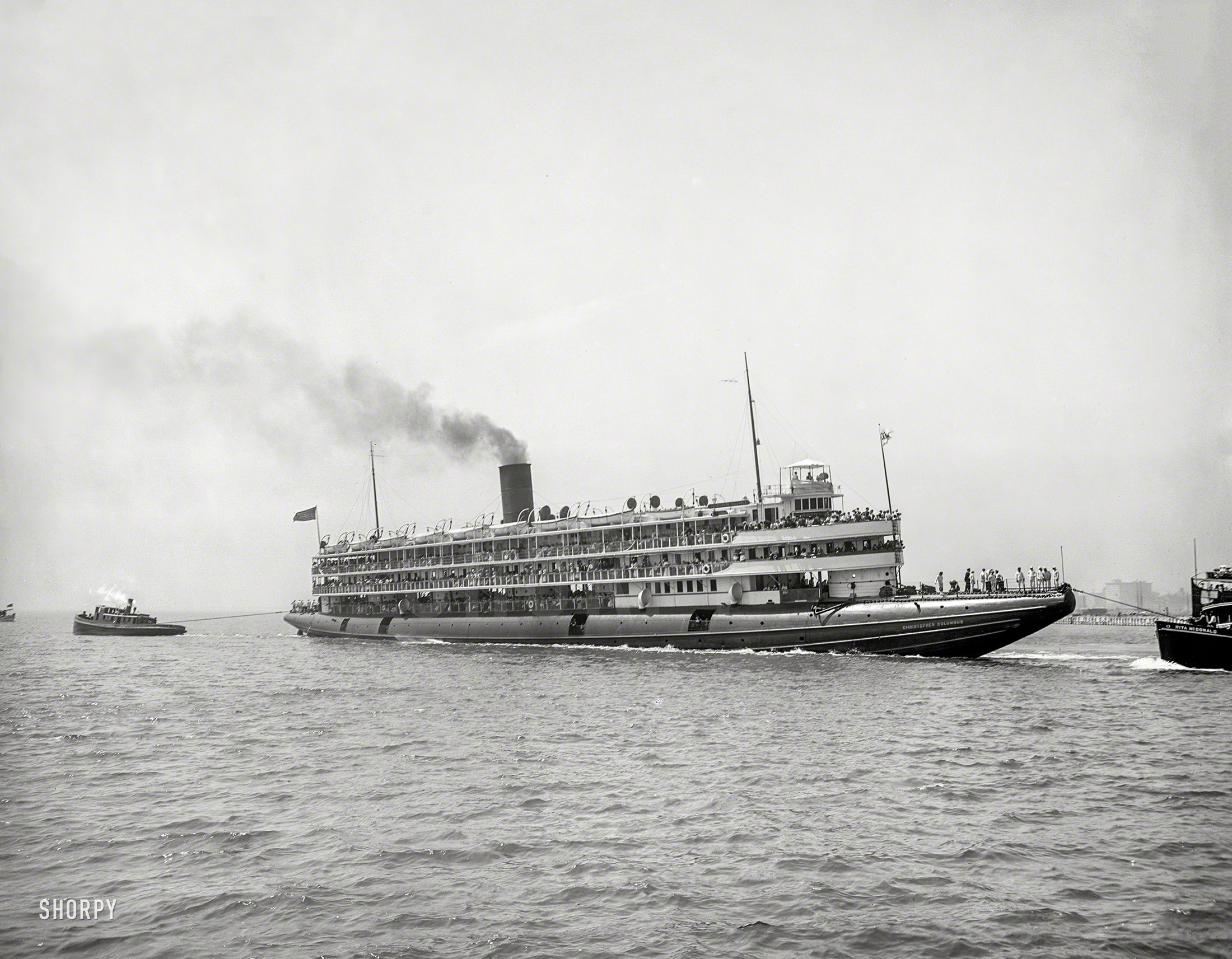 Chicago circa 1911. "Steamer Christopher Columbus." 8x10 inch dry plate glass negative, Detroit Publishing Company. View full size.