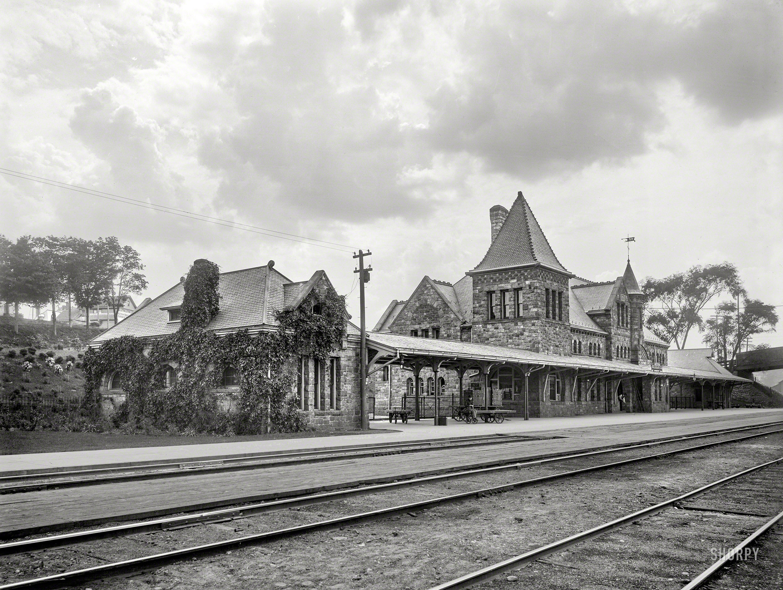 Circa 1901. "Michigan Central R.R. station at Ann Arbor." 8x10 inch dry plate glass negative, Detroit Photographic Company. View full size.