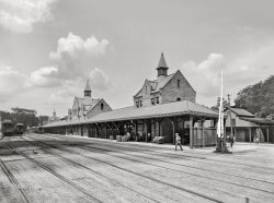 Circa 1910. "Delaware & Hudson Depot, Saratoga, N.Y." 8x10 inch dry plate glass negative, Detroit Publishing Company. View full size.