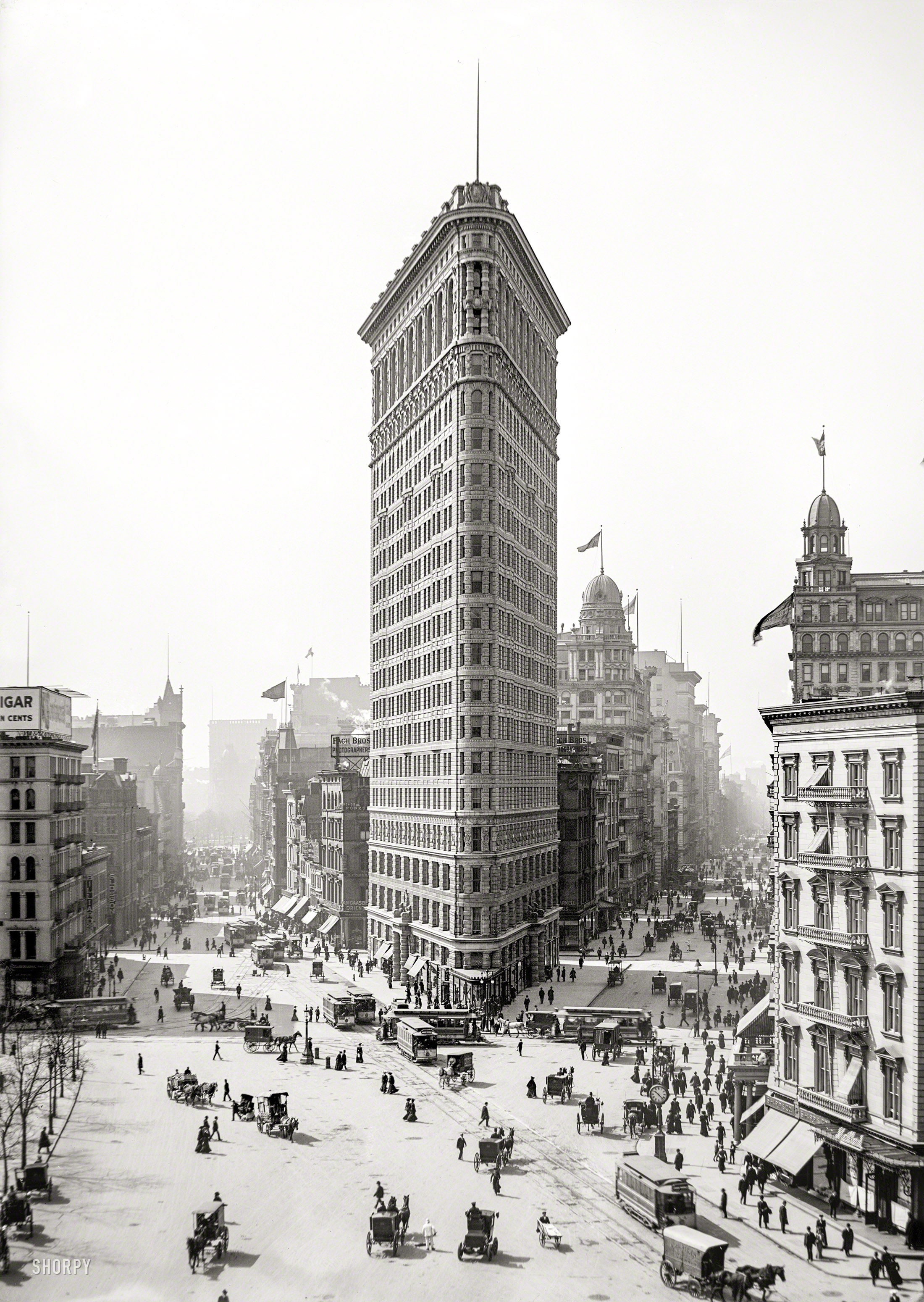 New York circa 1903. "The Flatiron Building." Where, as we like to say, there are three sides to every story. 8x10 inch glass negative. View full size.