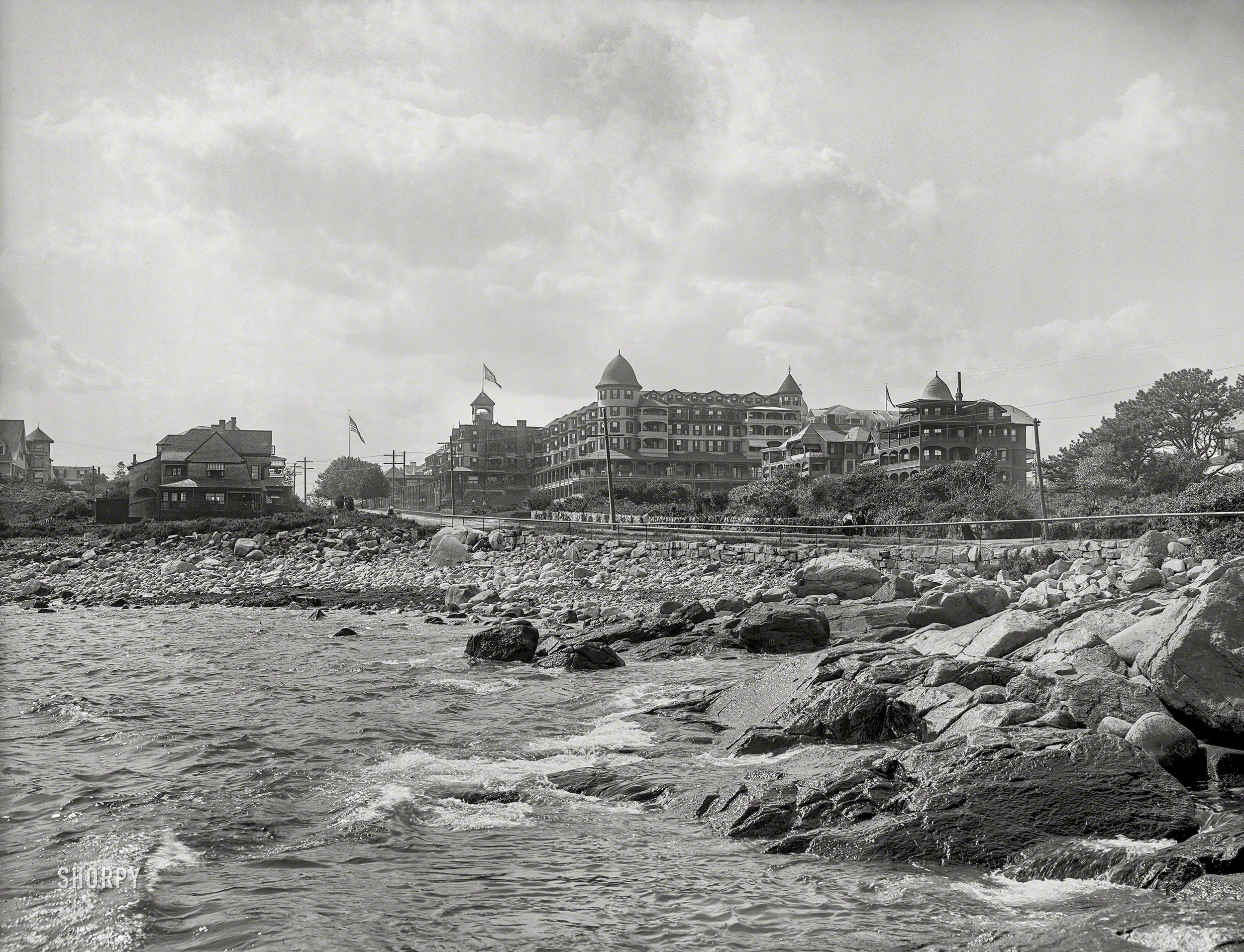 Magnolia, Massachusetts, circa 1906. "The Oceanside from Cobblestone Beach." 8x10 inch dry plate glass negative, Detroit Publishing Company. View full size.