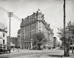 Washington, D.C., circa 1904. "Willard Hotel, Pennsylvania Avenue and 14th Street." 8x10 inch glass negative, Detroit Publishing Company. View full size.