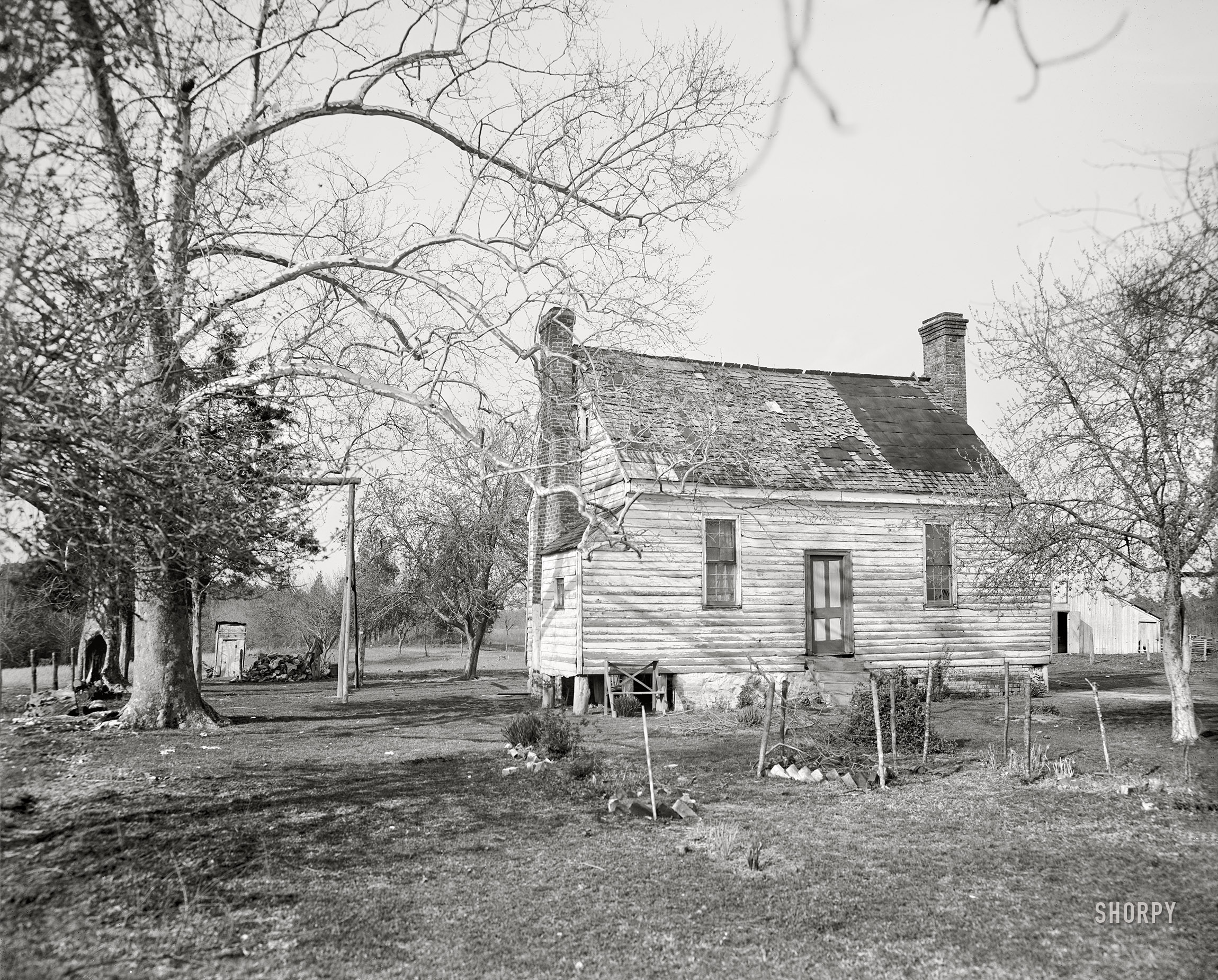 Circa 1905. "Old Hilliard homestead, Richmond, Virginia." 8x10 inch dry plate glass negative, Detroit Publishing Company. View full size.