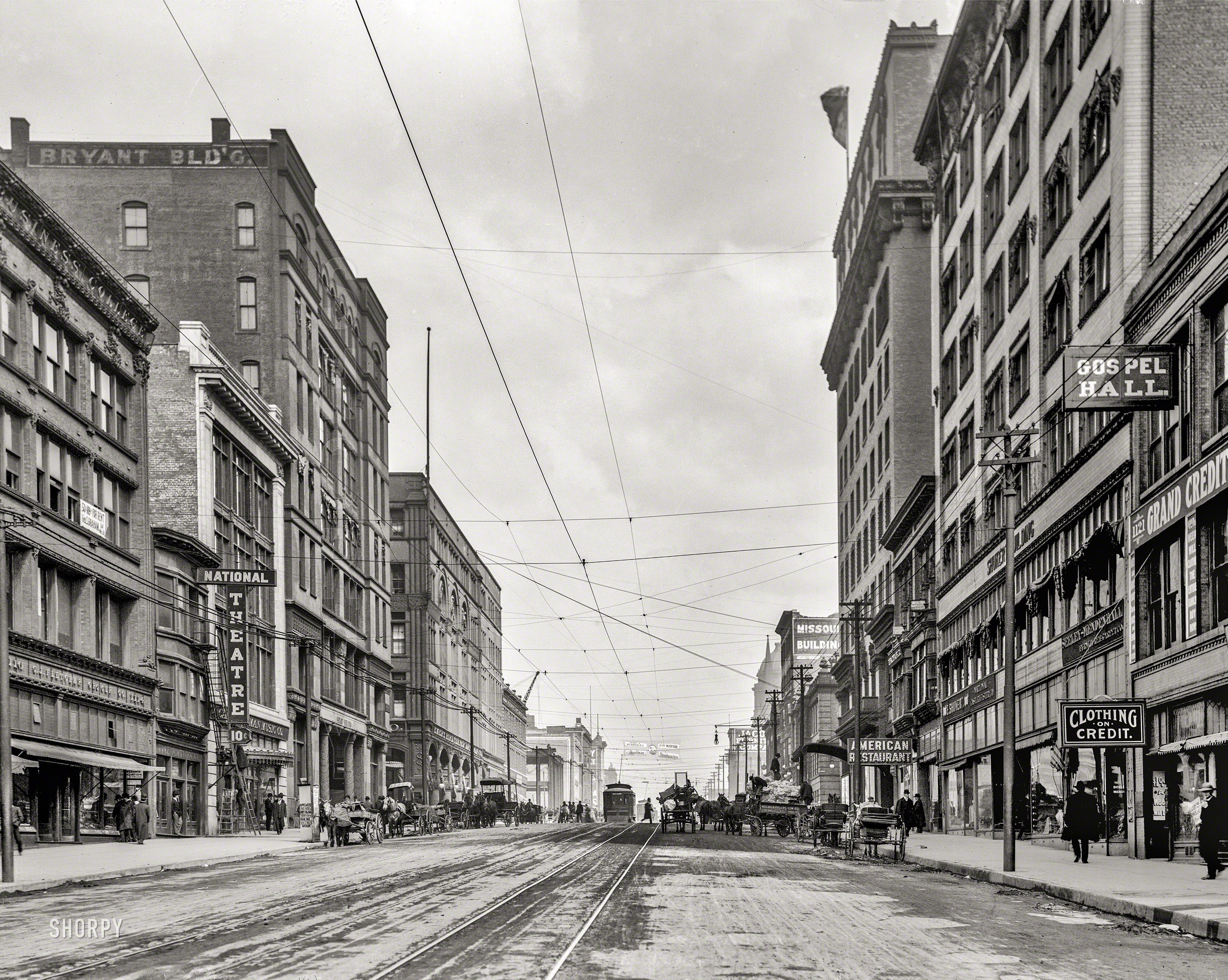 Kansas City, Missouri, circa 1908. "Grand Avenue north from Twelfth." 8x10 inch dry plate glass negative, Detroit Publishing Company. View full size.
