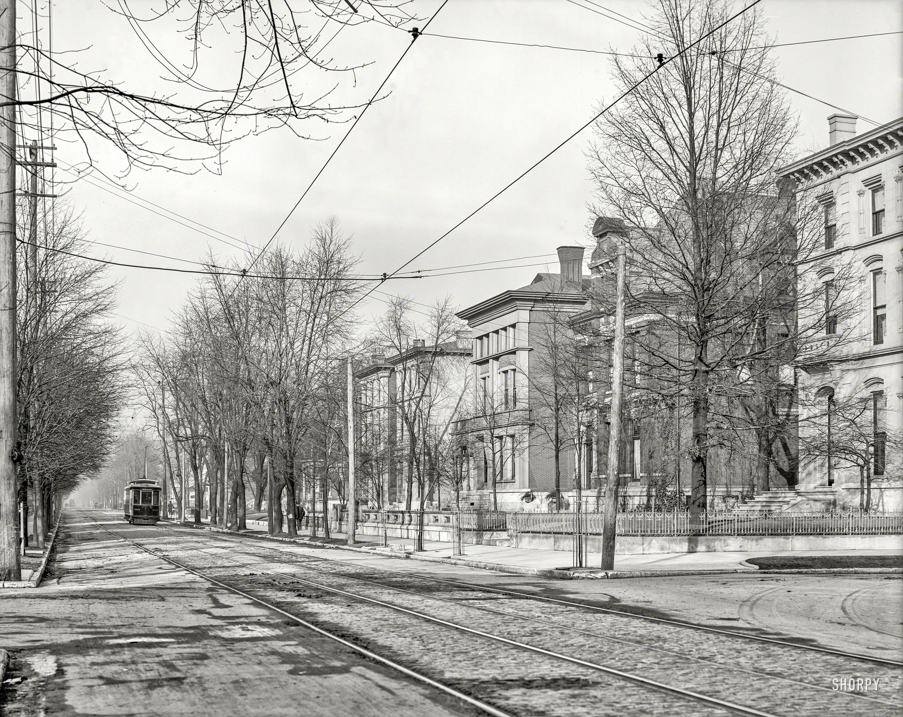 Circa 1906. "Fourth Avenue, Louisville, Kentucky." 8x10 inch dry plate glass negative, Detroit Publishing Company. View full size.