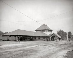 Circa 1907. "Railway station -- Laconia, New Hampshire." 8x10 inch dry plate glass negative, Detroit Publishing Company. View full size.