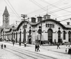 Pittsburgh, Pennsylvania, circa 1908. "General market, Diamond Square." Back when baskets were big business. 8x10 inch glass negative, Detroit Publishing Company. View full size.