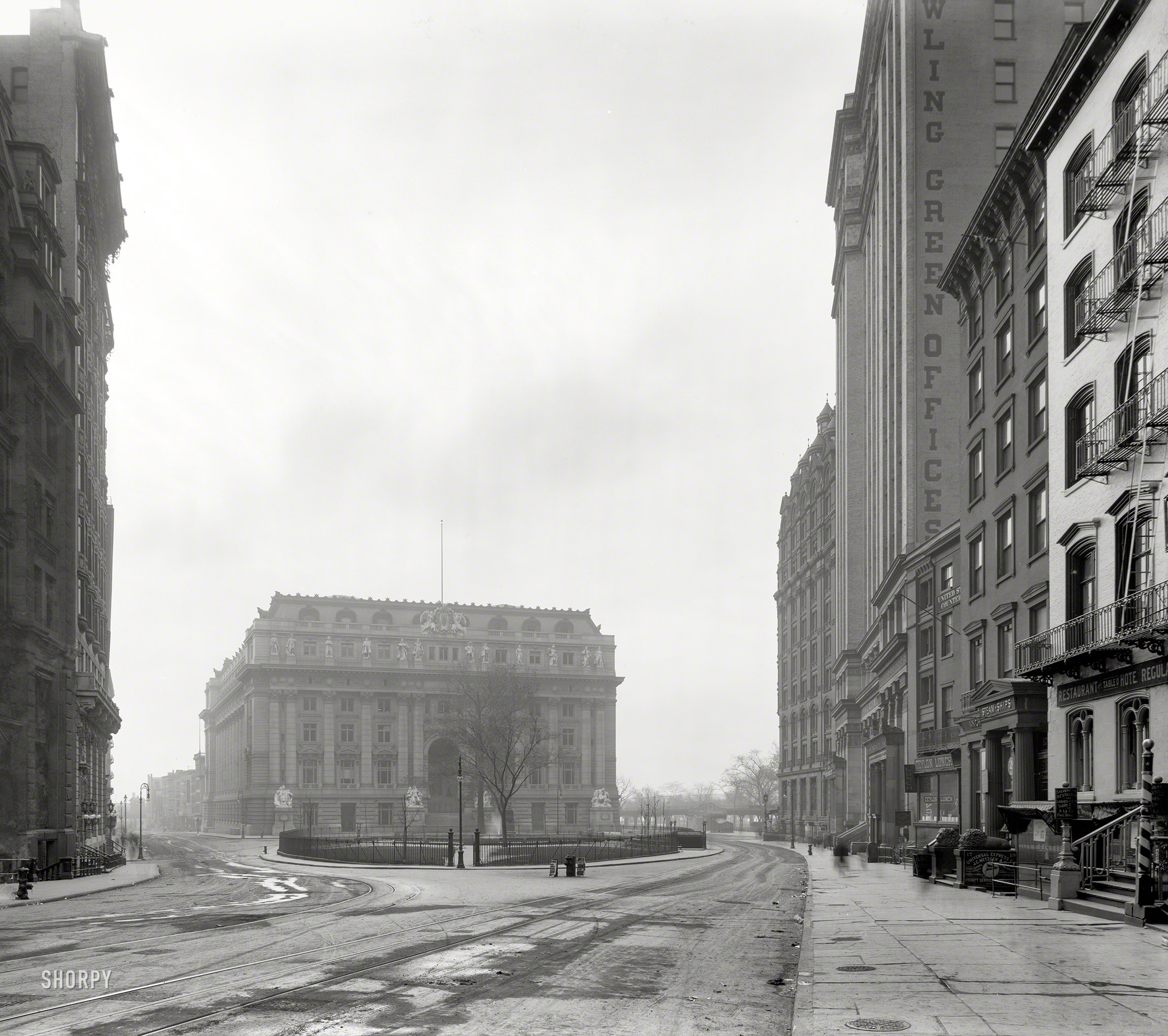 New York circa 1906. "Custom House and Bowling Green." 8x10 inch dry plate glass negative, Detroit Publishing Company. View full size.