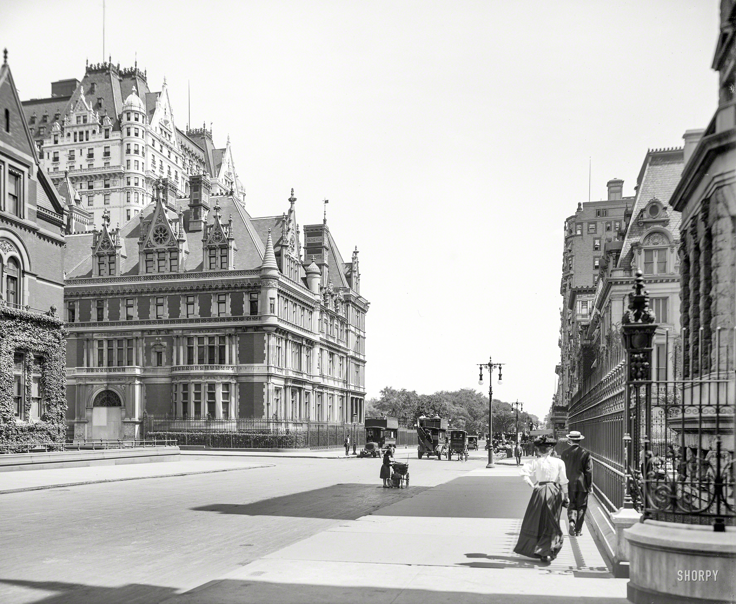 New York circa 1905. "Fifth Avenue at 57th Street, looking toward Vanderbilt House, Plaza Hotel and entrance to Central Park." 8x10 inch dry plate glass negative, Detroit Publishing Company. View full size.