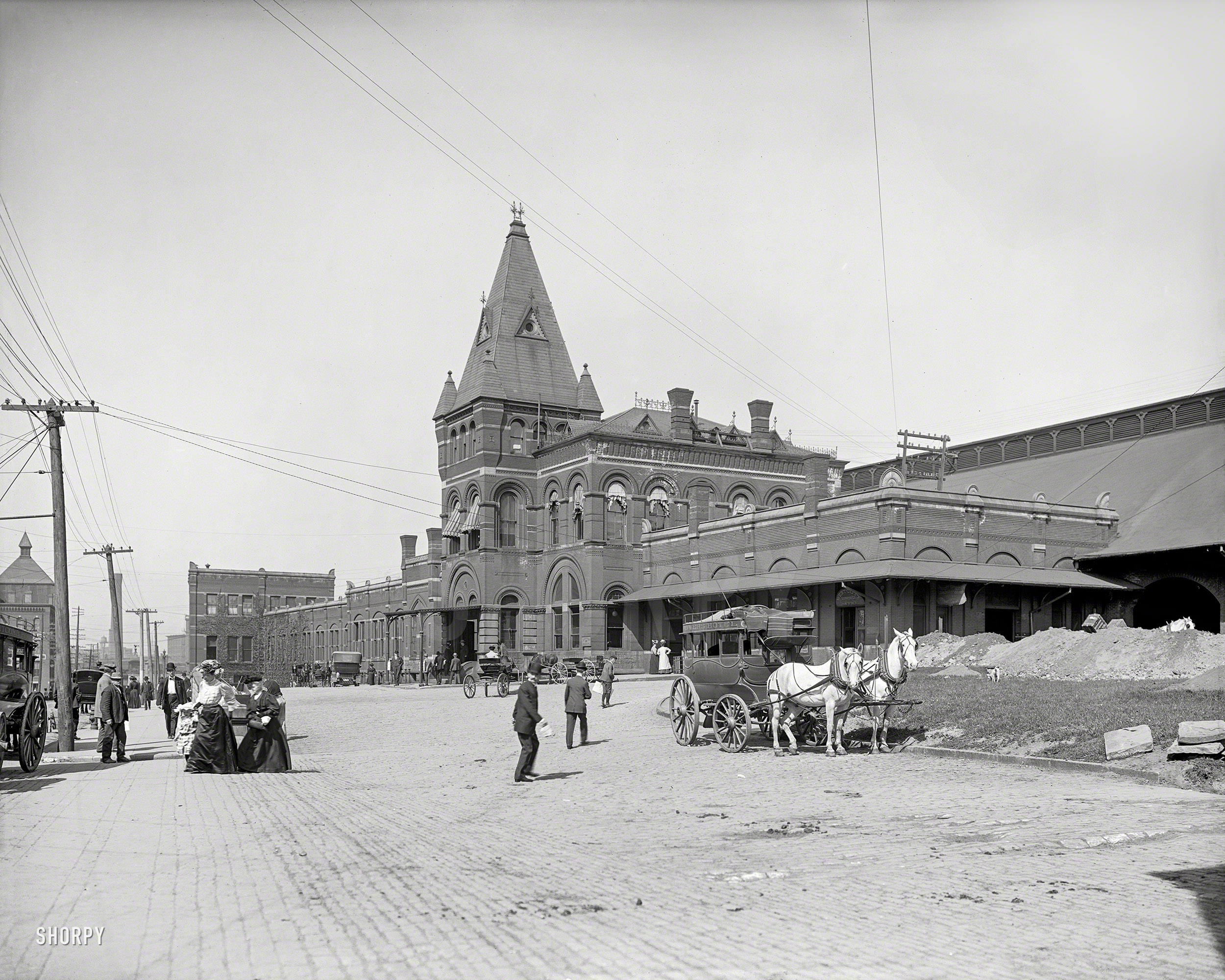 Circa 1905. "New York Central railroad station, Rochester." 8x10 inch dry plate glass negative, Detroit Publishing Company. View full size.