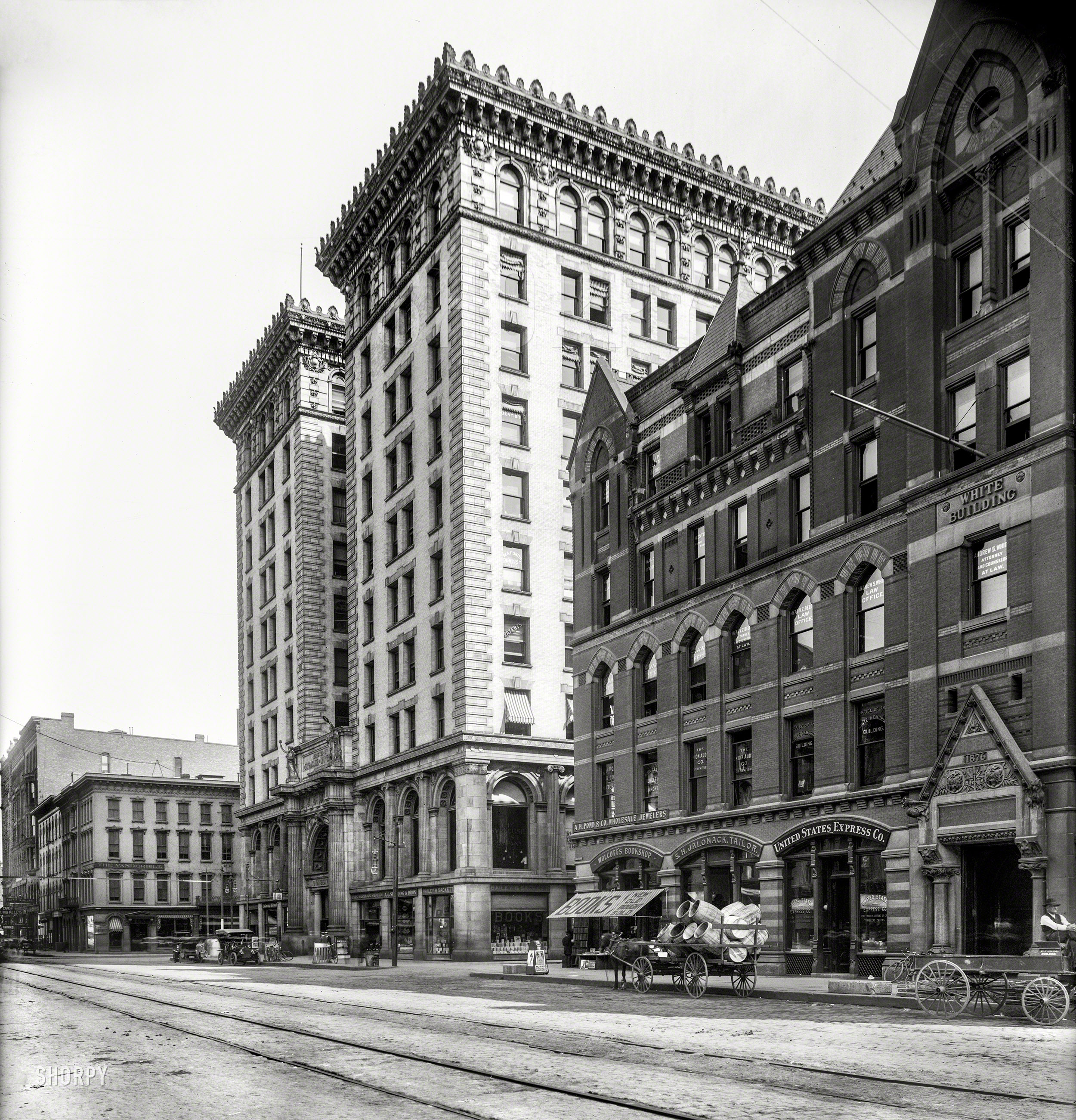 Syracuse, New York, circa 1910. "University Block, East Washington Street." 8x10 inch dry plate glass negative, Detroit Publishing Company. View full size.