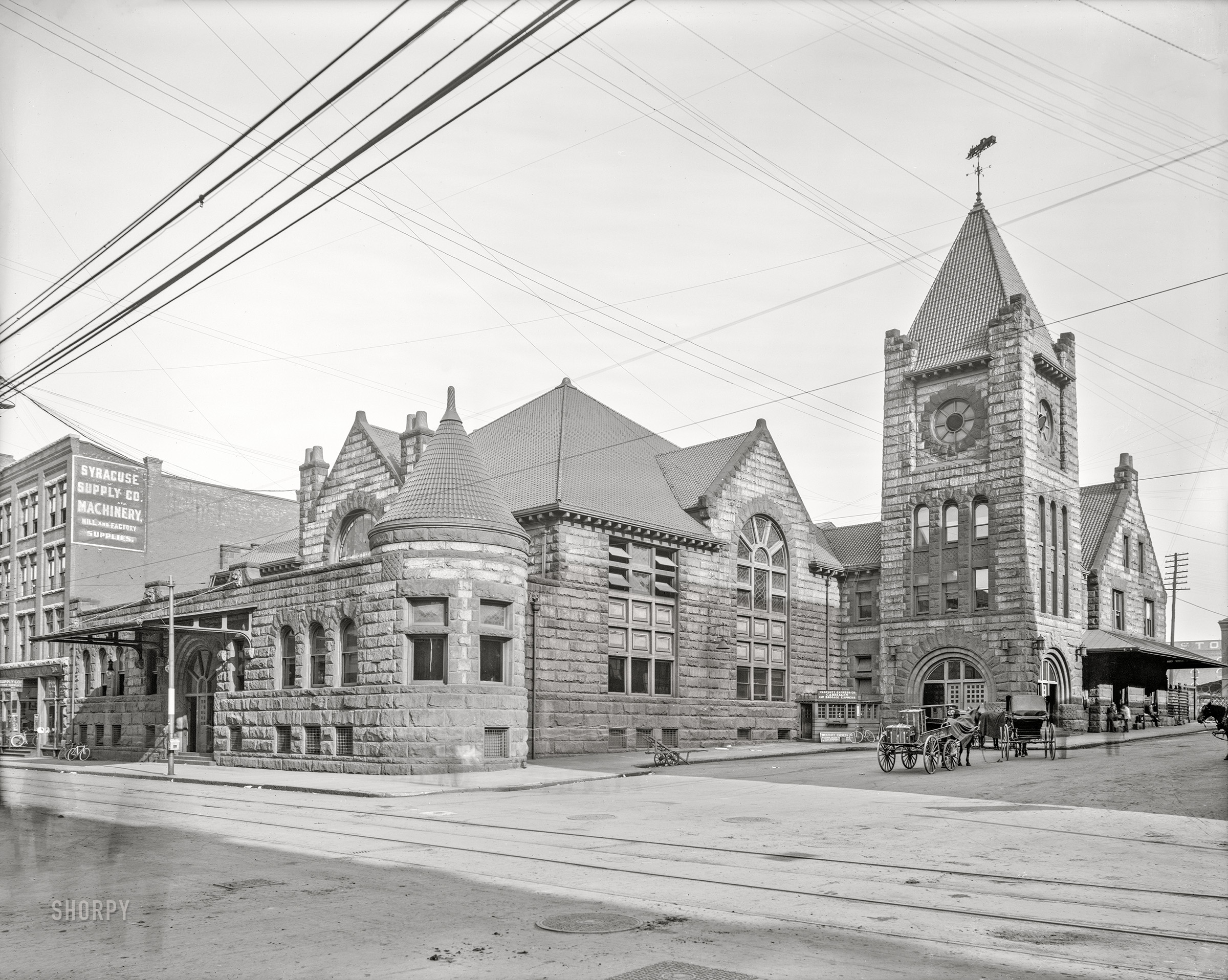 Syracuse, N.Y., circa 1905. "New York Central Railroad depot." 8x10 inch dry plate glass negative, Detroit Photographic Company. View full size.