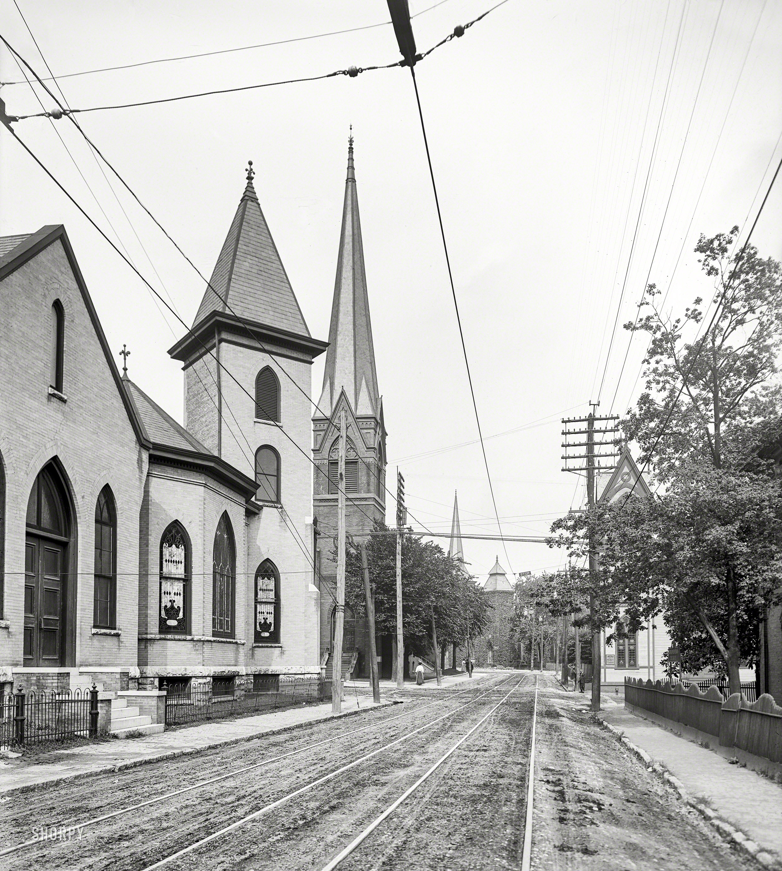Circa 1905. "Broadway & Fifth Avenue, looking east, Knoxville, Tennessee." 8x10 inch dry plate glass negative, Detroit Publishing Company. View full size.