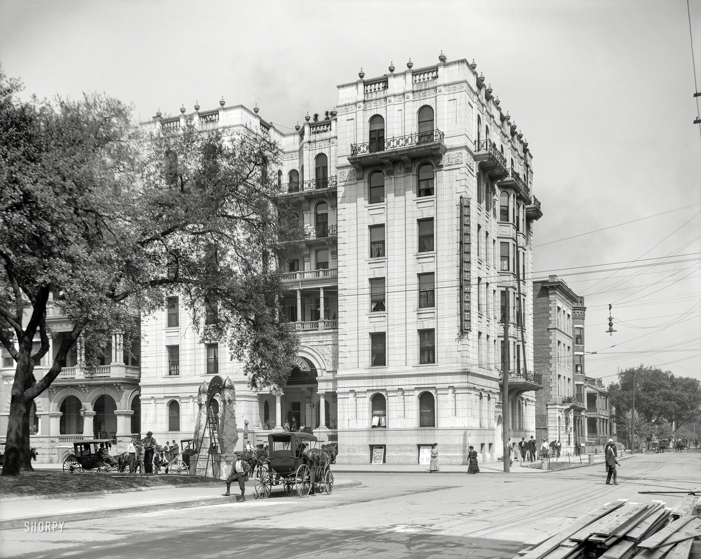 Mobile, Alabama, circa 1910. "Bienville Hotel, Bienville Square." 8x10 inch dry plate glass negative, Detroit Publishing Company. View full size.